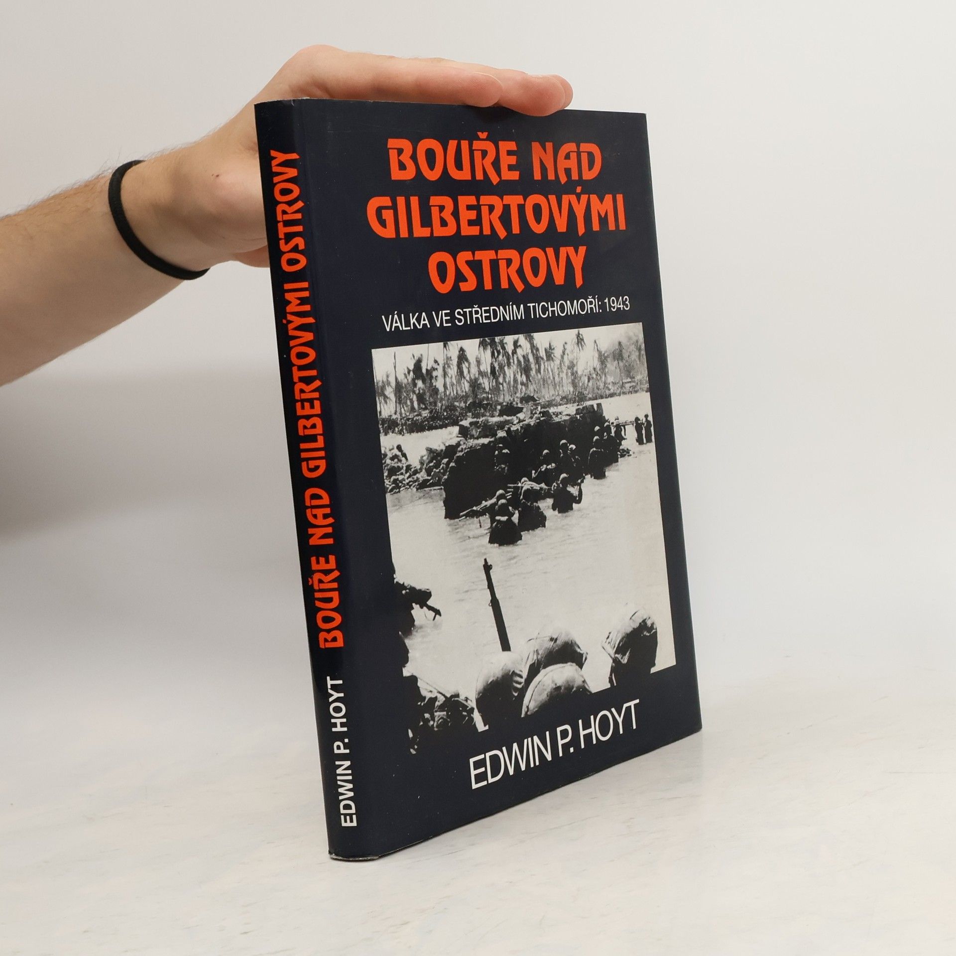 Edwin Palmer Hoyt Bouře nad Gilbertovými ostrovy. Válka ve středním Tichomoří: 1943