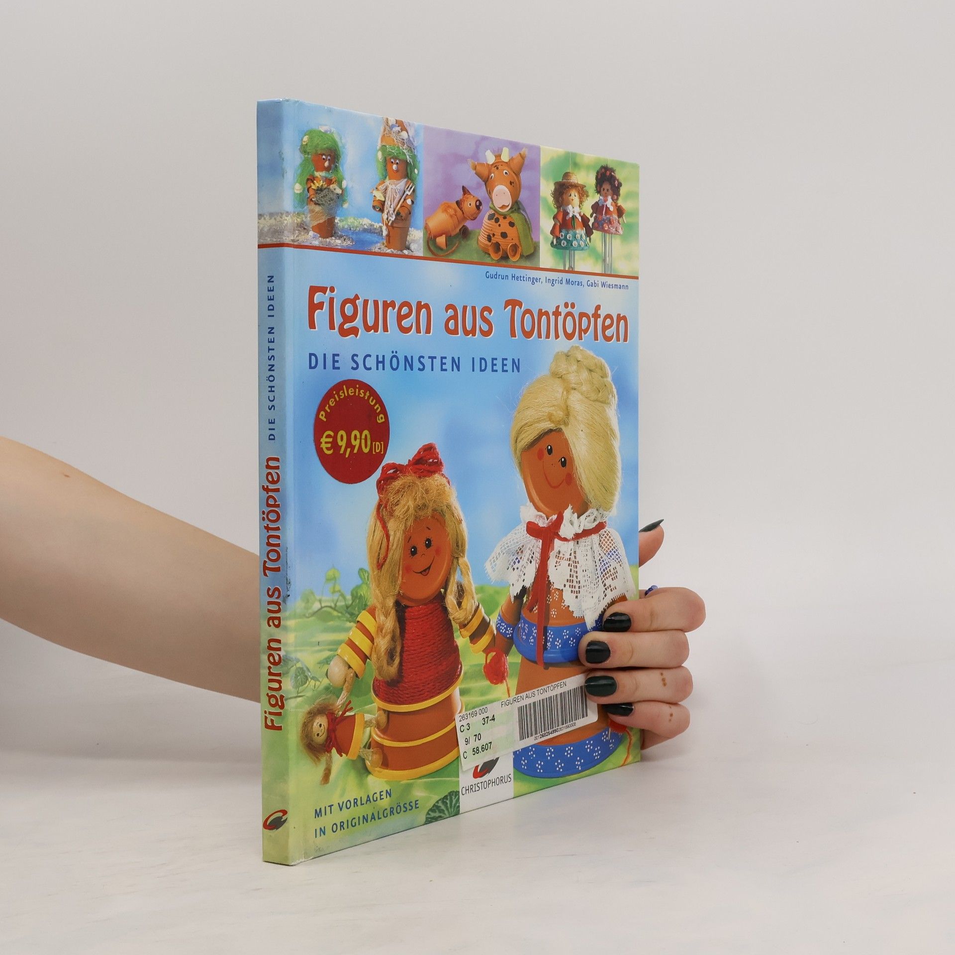 Ingrid Moras Figuren aus Tontöpfen.