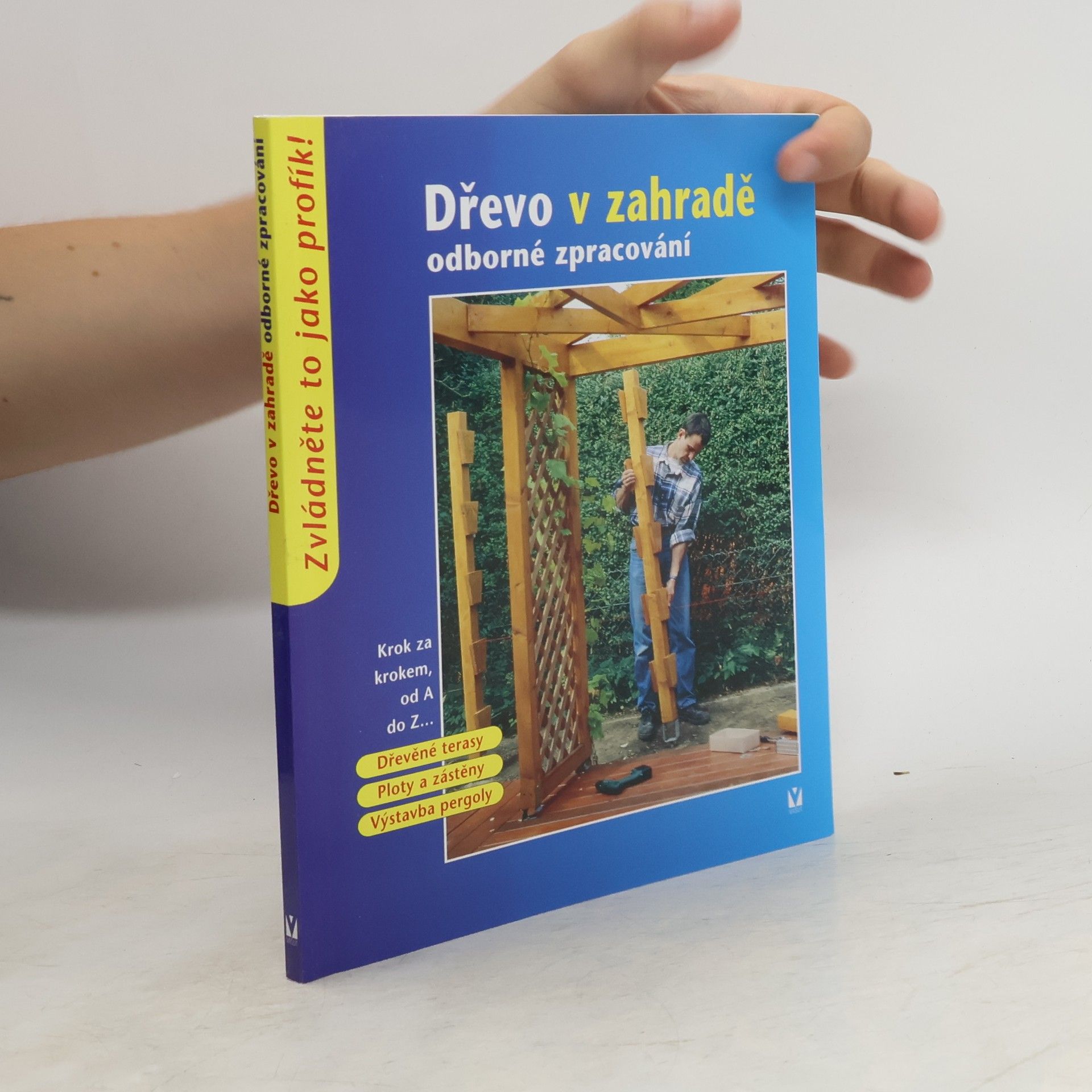 kolektiv Dřevo v zahradě : odborné zpracování