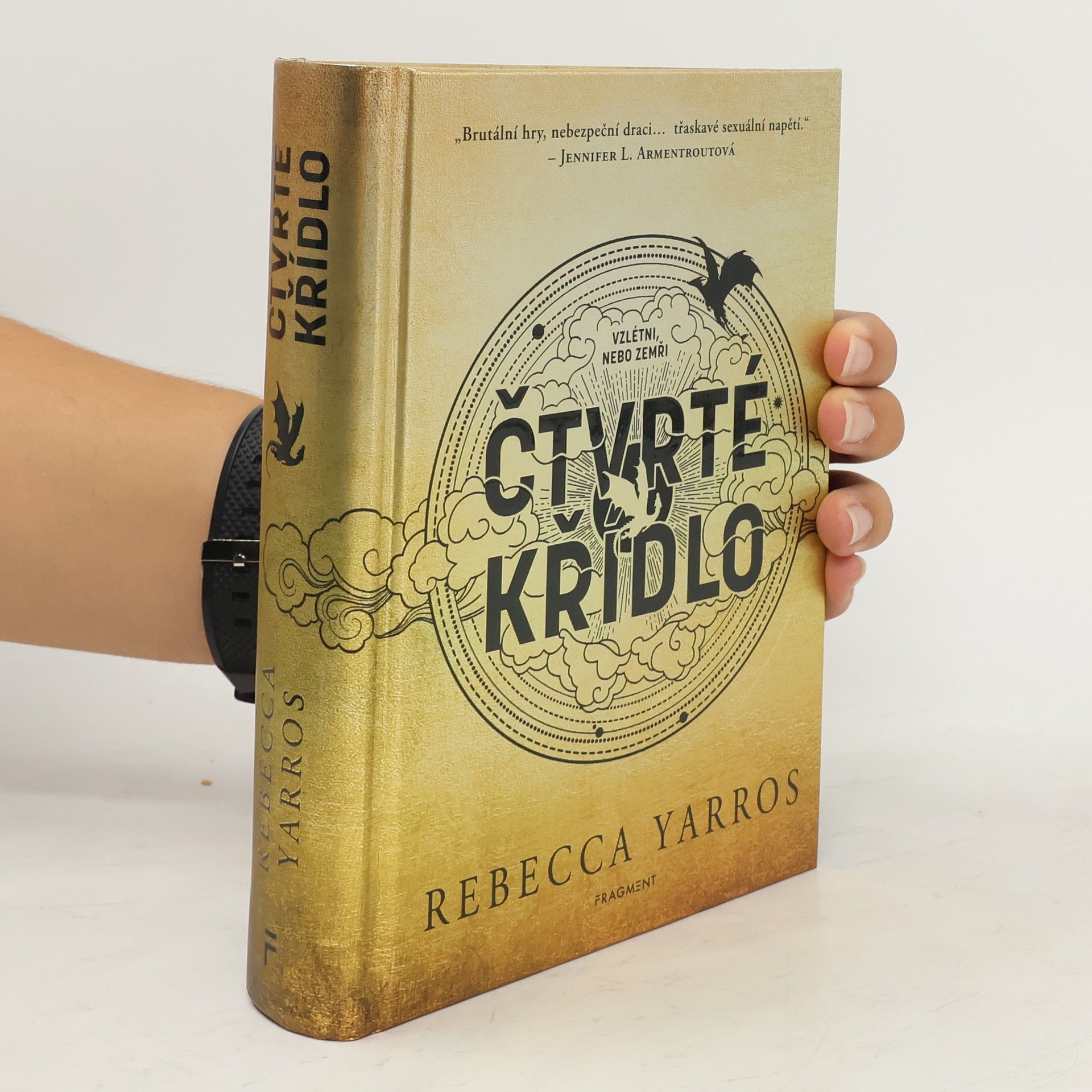 Rebecca Yarros Čtvrté křídlo