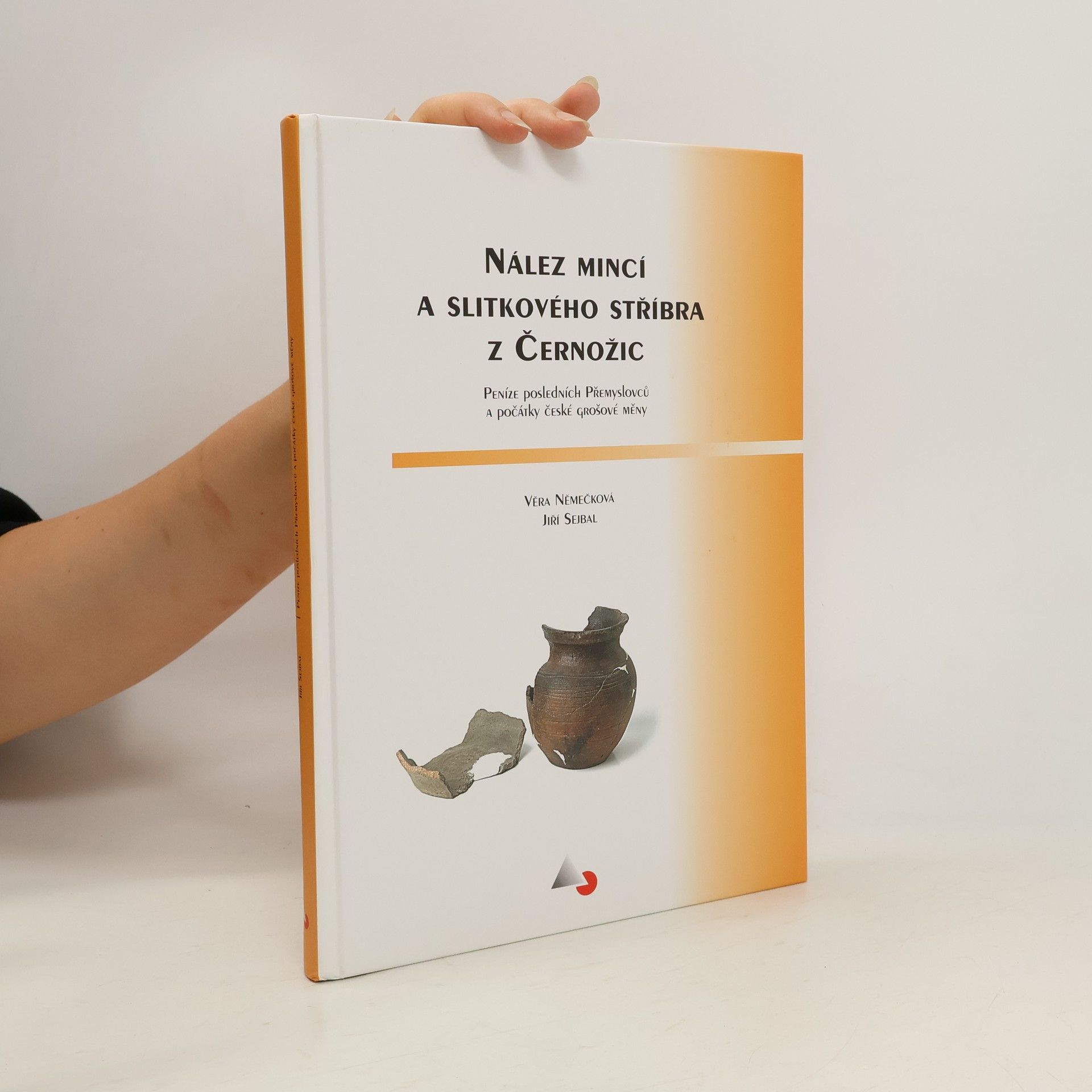 Věra Němečková Nález mincí a slitkového stříbra z Černožic
