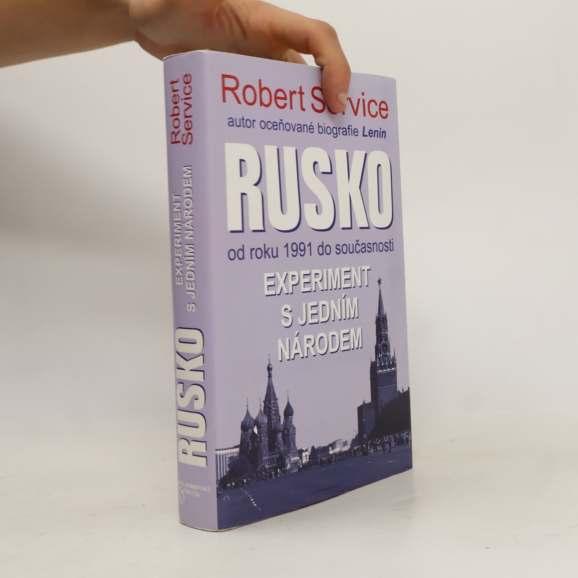 Robert Service Rusko. Experiment s jedním národem