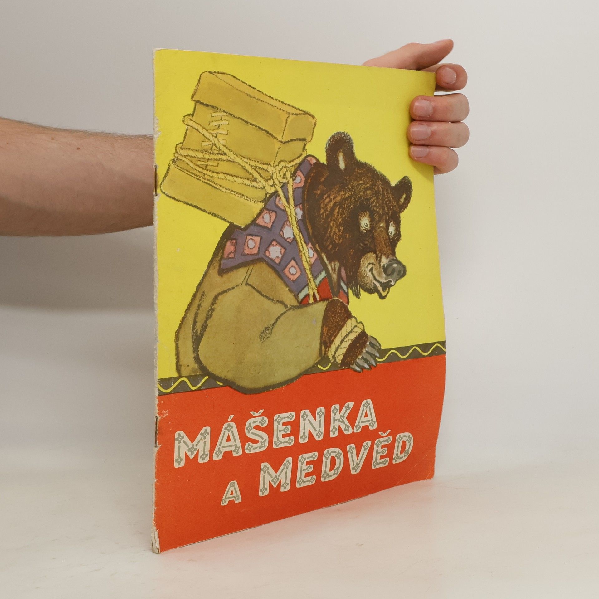Jevgenij Michajlovič Račev Mášenka a medvěd