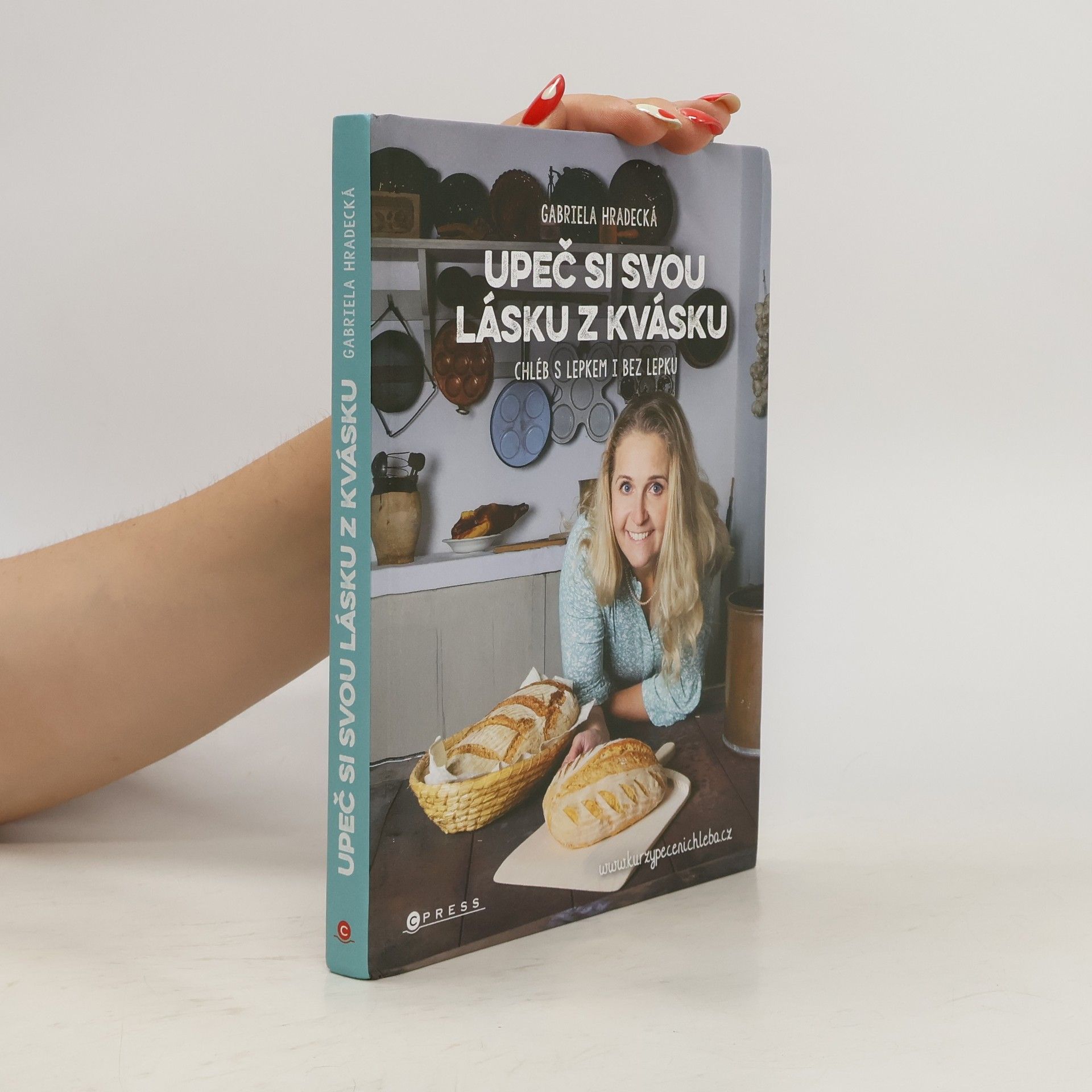 Gabriela Hradecká Upeč si svou lásku z kvásku : chléb s lepkem i bez lepku