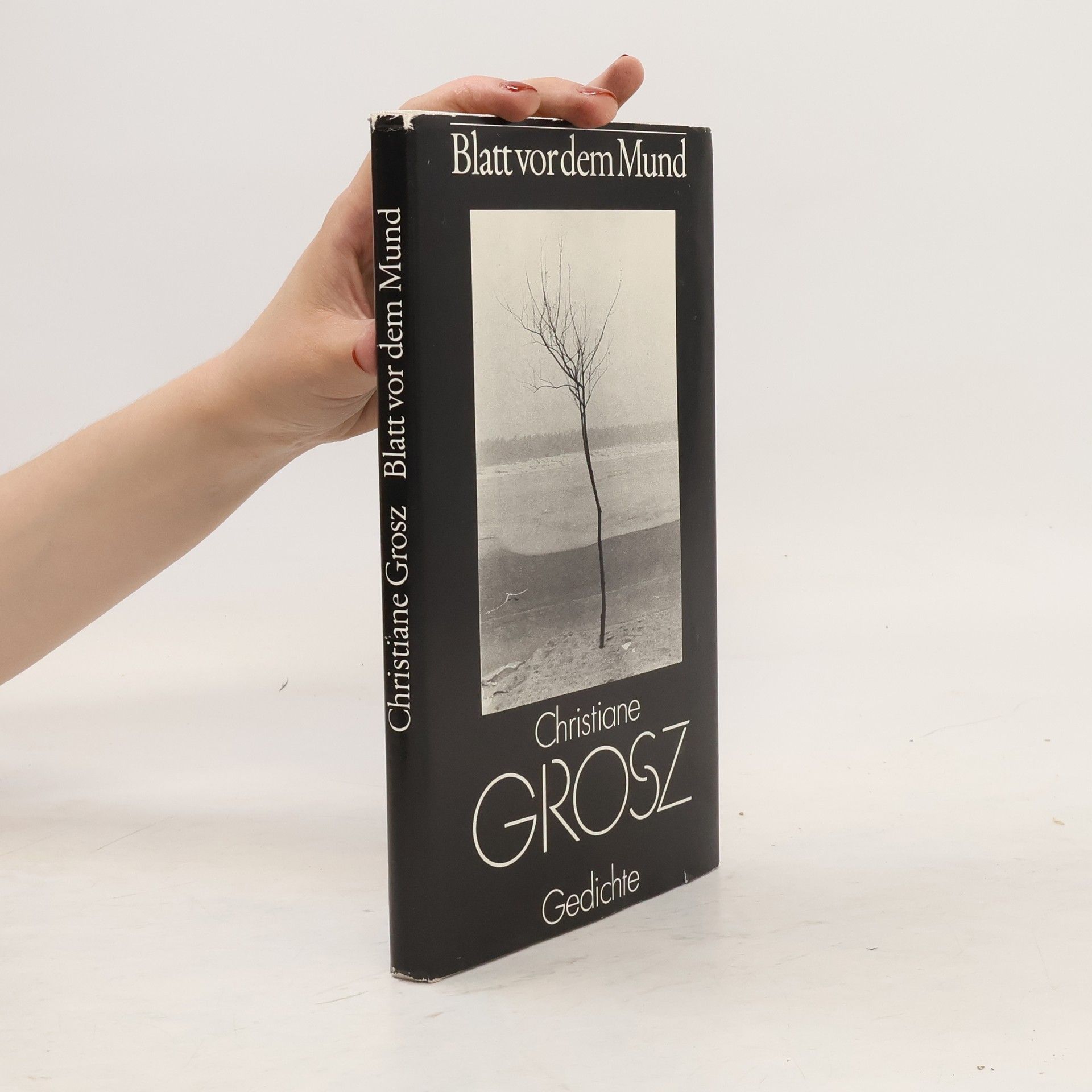 Christiane Grosz Blatt vor dem Mund
