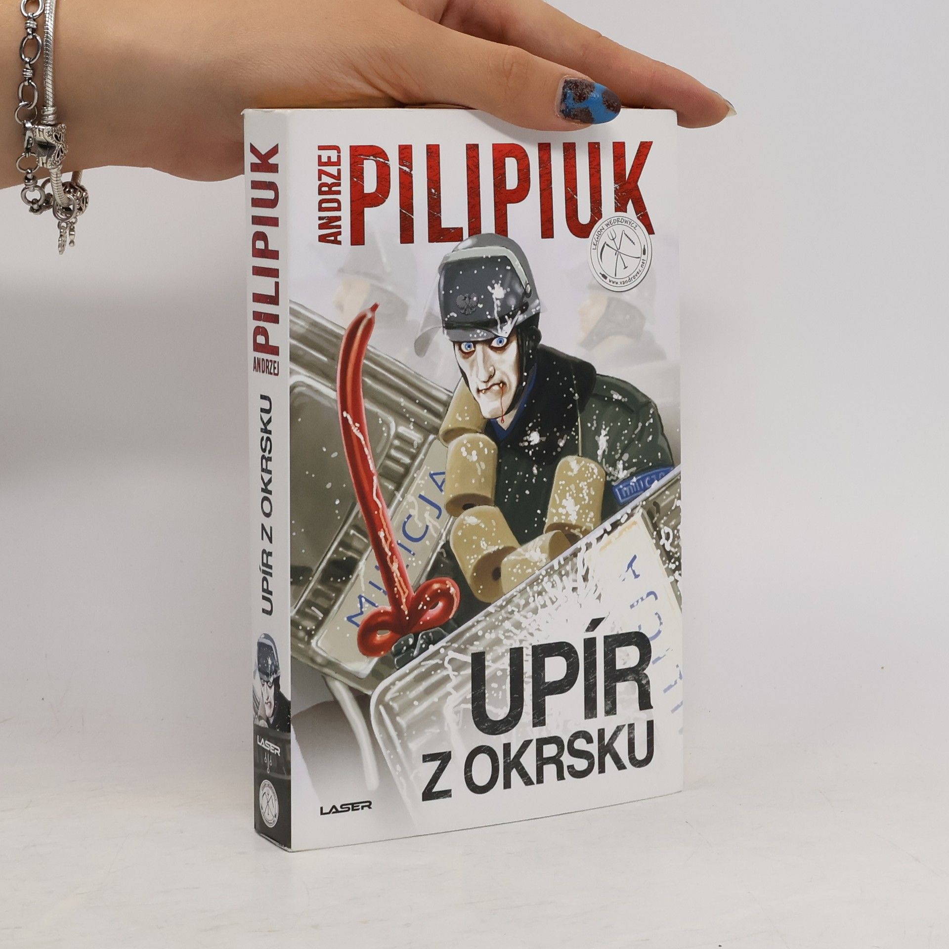 Andrzej Pilipiuk Upír z okrsku