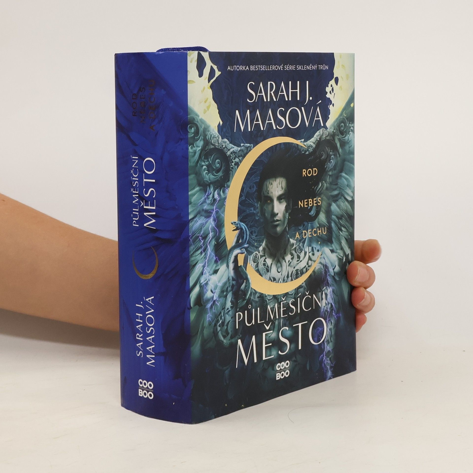 Sarah J. Maas Půlměsíční město. Rod nebes a dechu