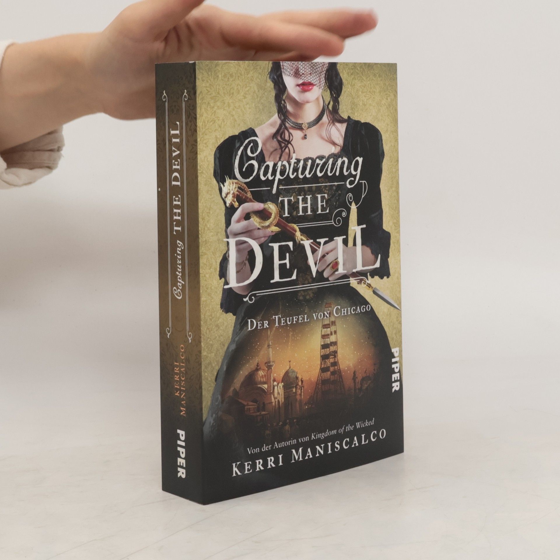 Kerri Maniscalco Capturing the Devil