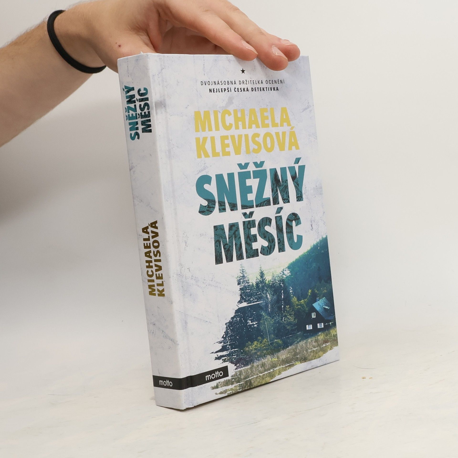 Michaela Klevisová Sněžný měsíc