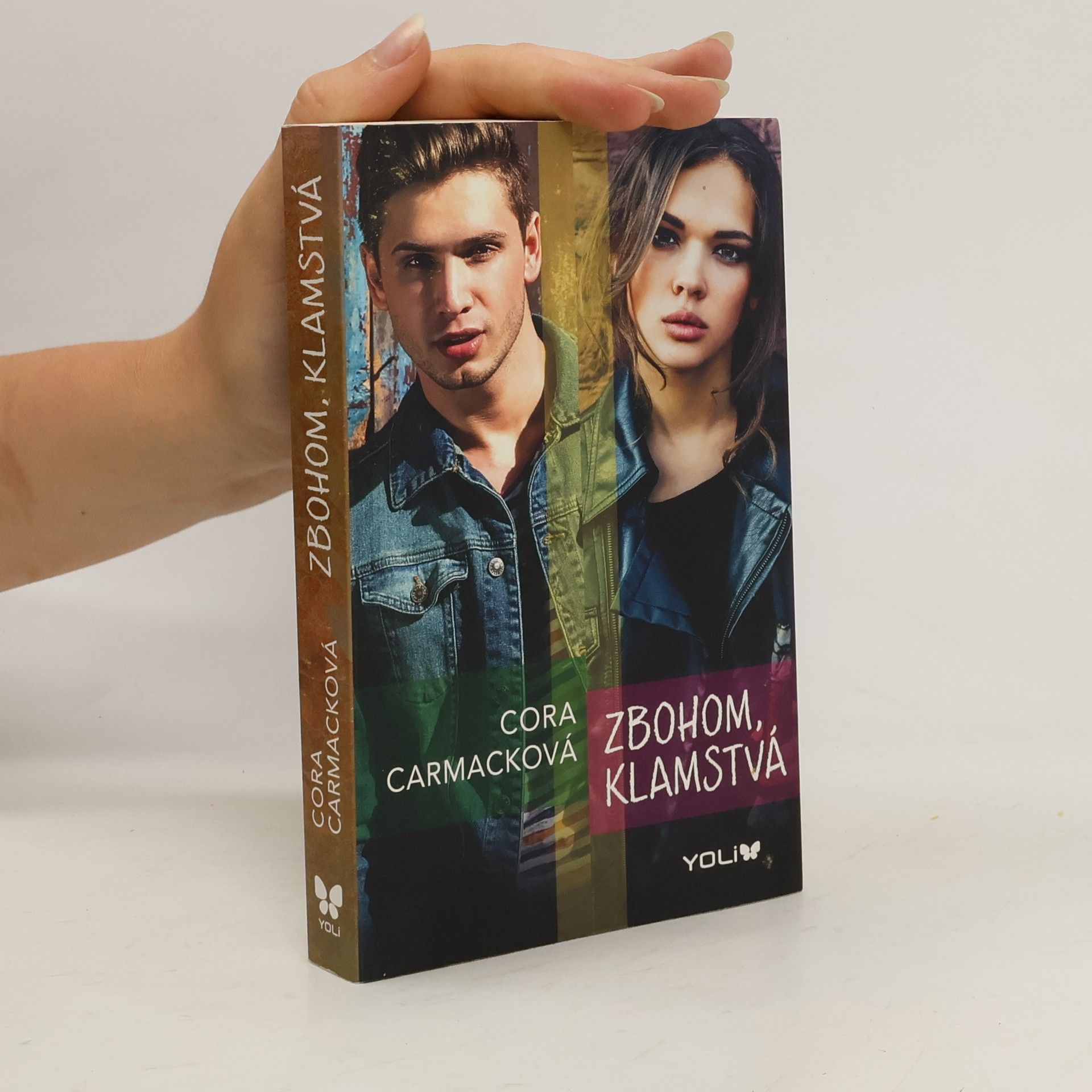 Cora Carmack Zbohom, klamstvá