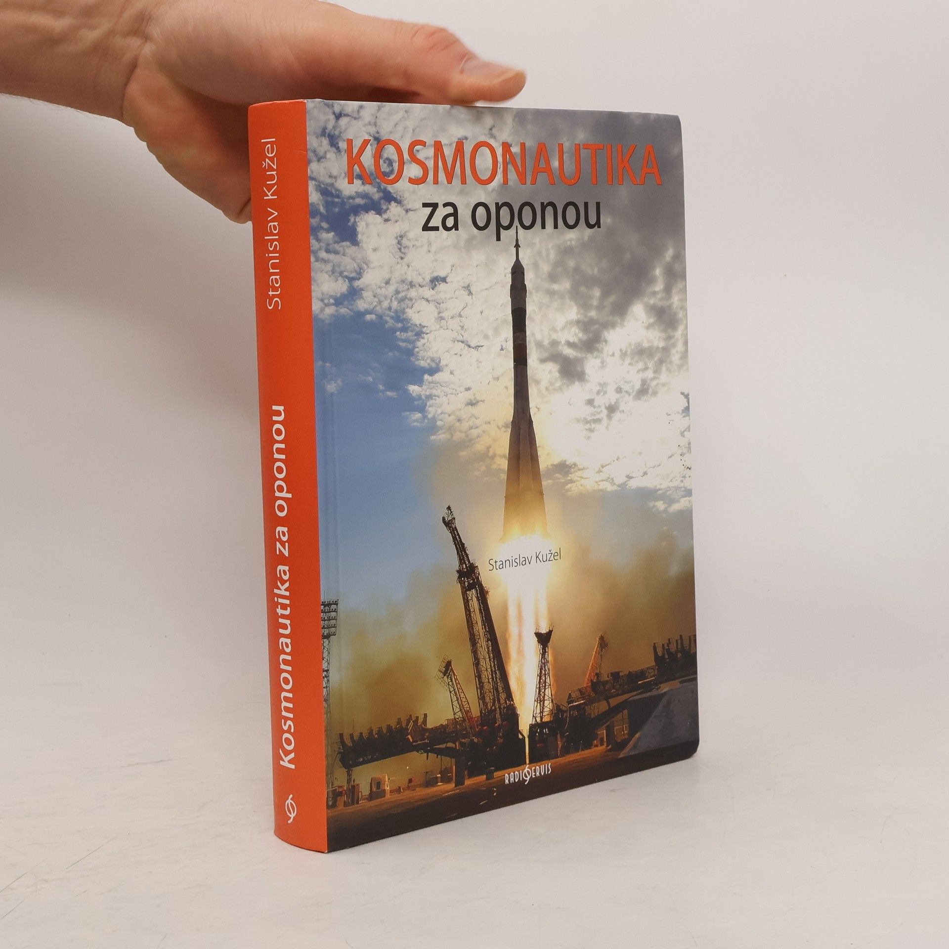 Stanislav Kužel Kosmonautika za oponou
