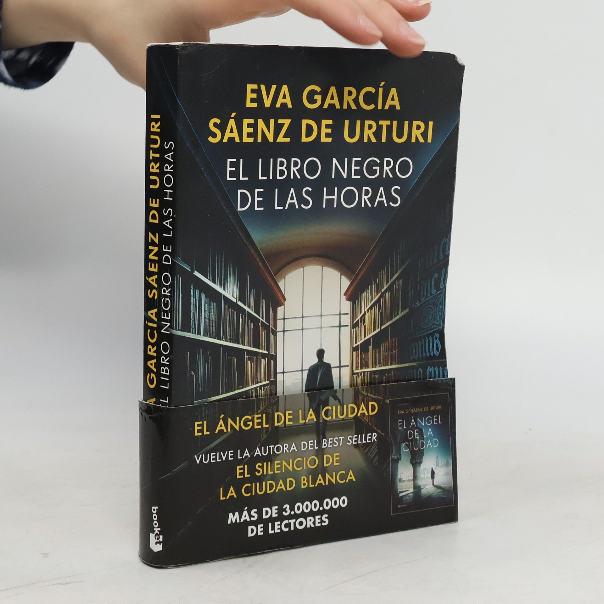 Eva García Sáenz de Urturi El libro negro de las horas