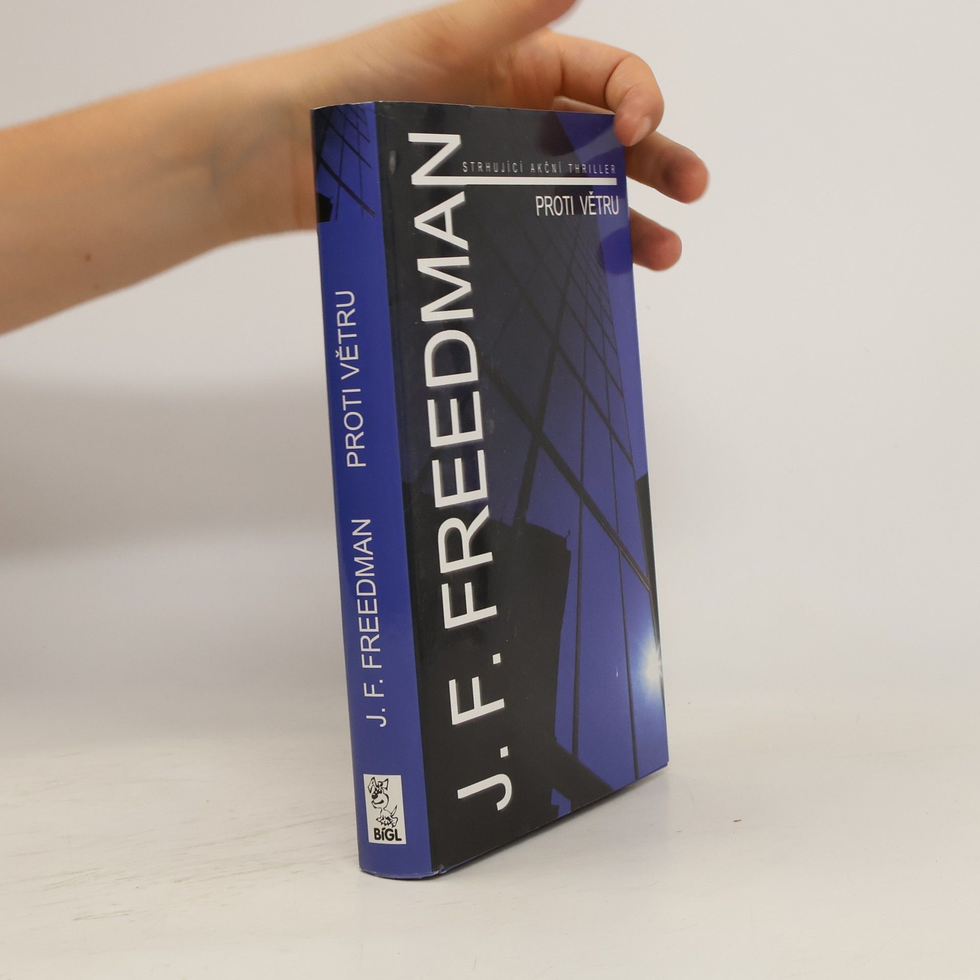 J. F. Freedman Proti větru
