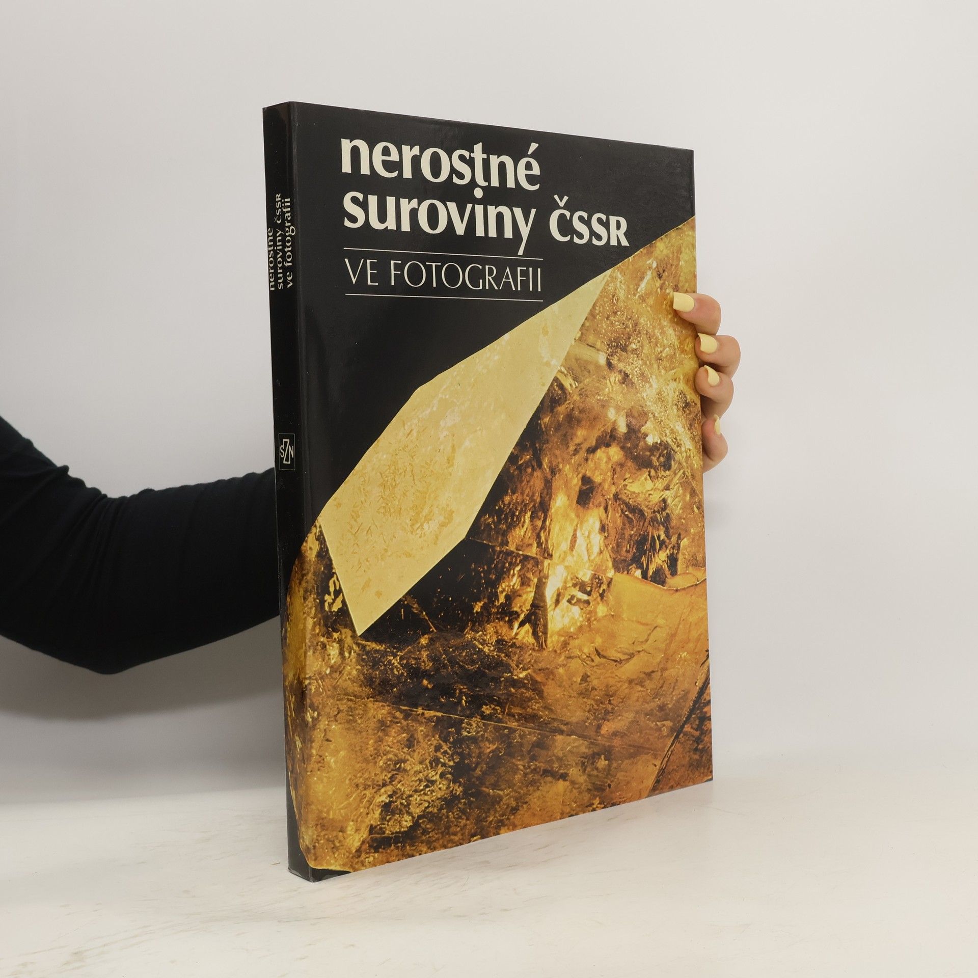 Nerostné suroviny ČSSR ve fotografii