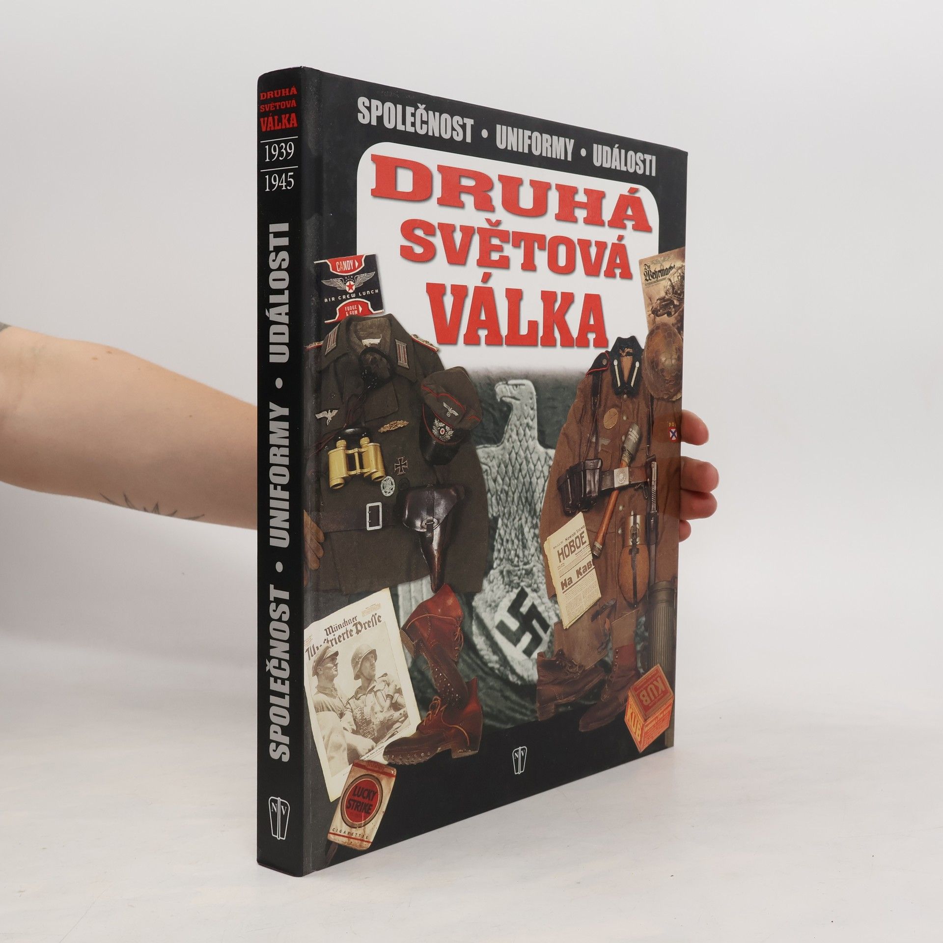 Petr Tůma Druhá světová válka : 1939-1945 : dobové předměty a uniformy