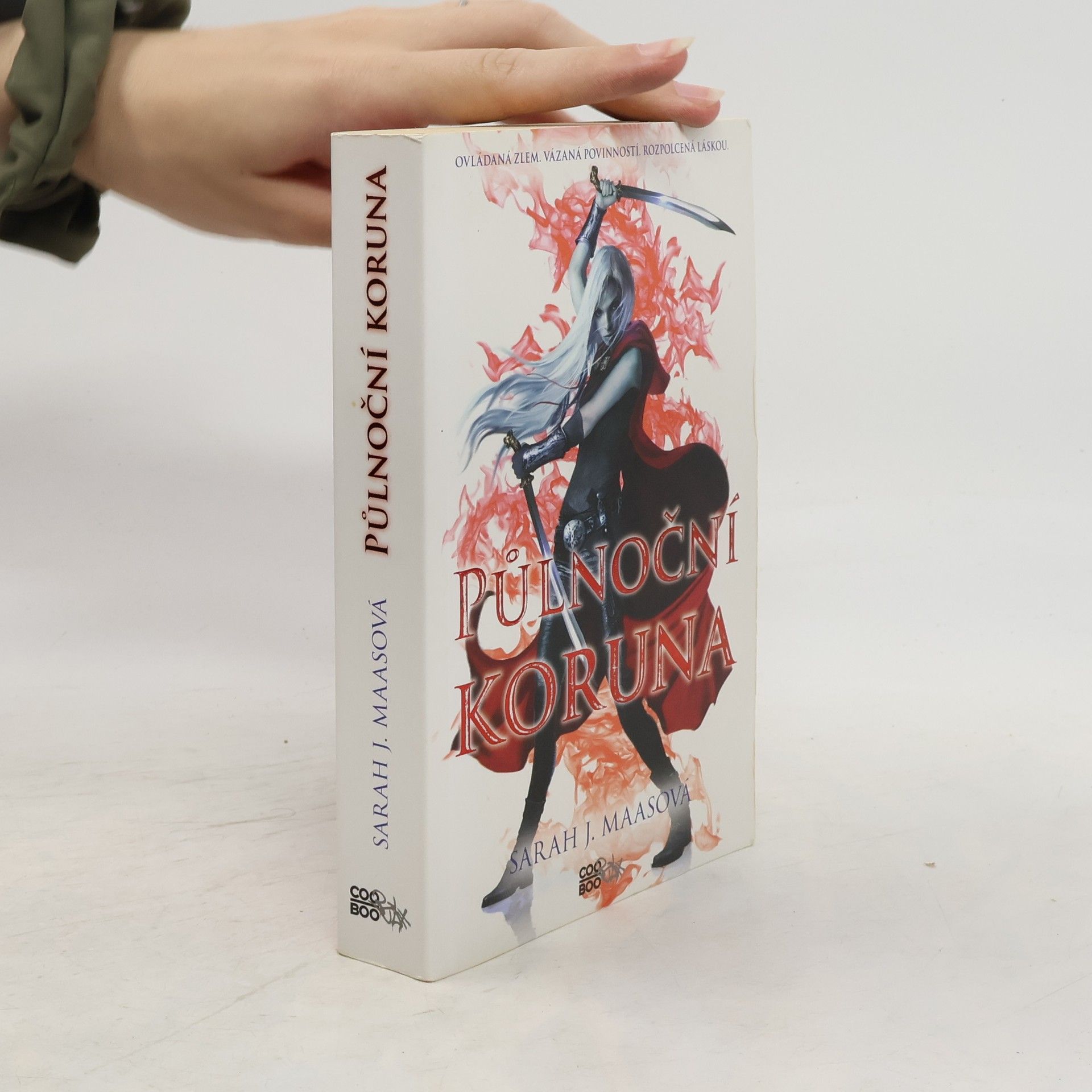 Sarah J. Maas Půlnoční koruna