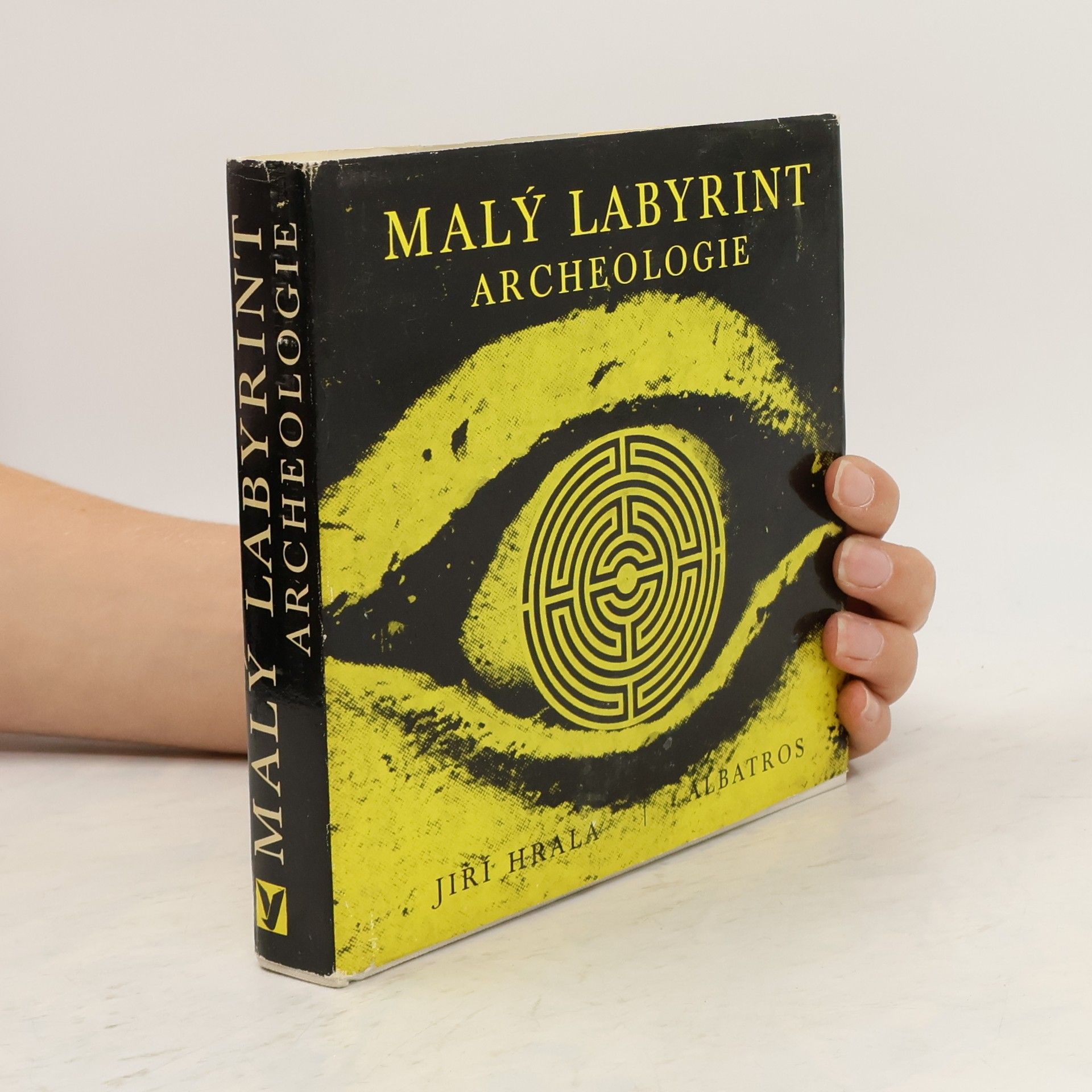 Jiří Hrala Malý labyrint archeologie
