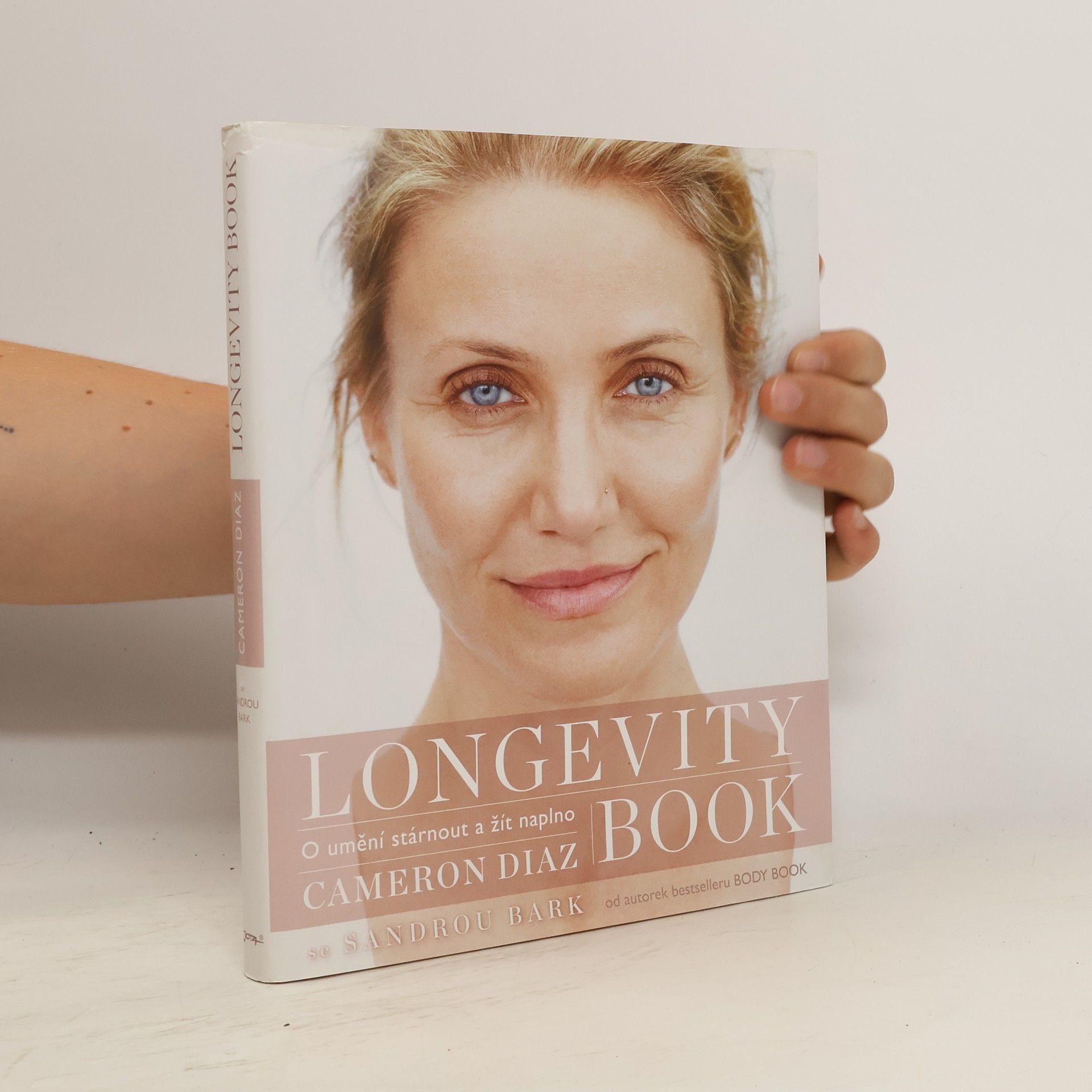 Cameron Diazová Longevity book: Jak my ženy stárneme a jak můžeme stárnout ve zdraví, síle a pohodě