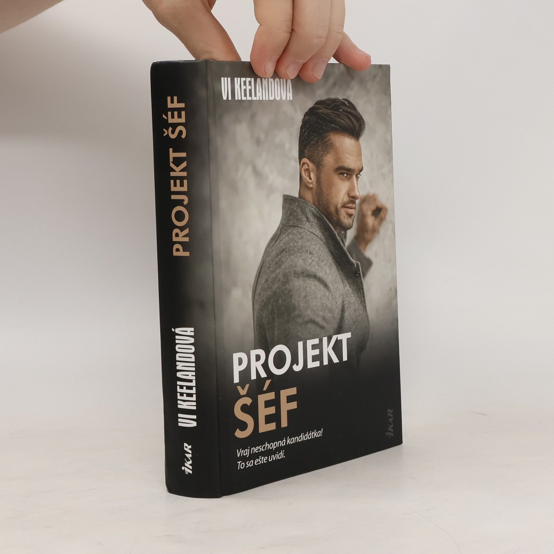 Vi Keeland Projekt šéf
