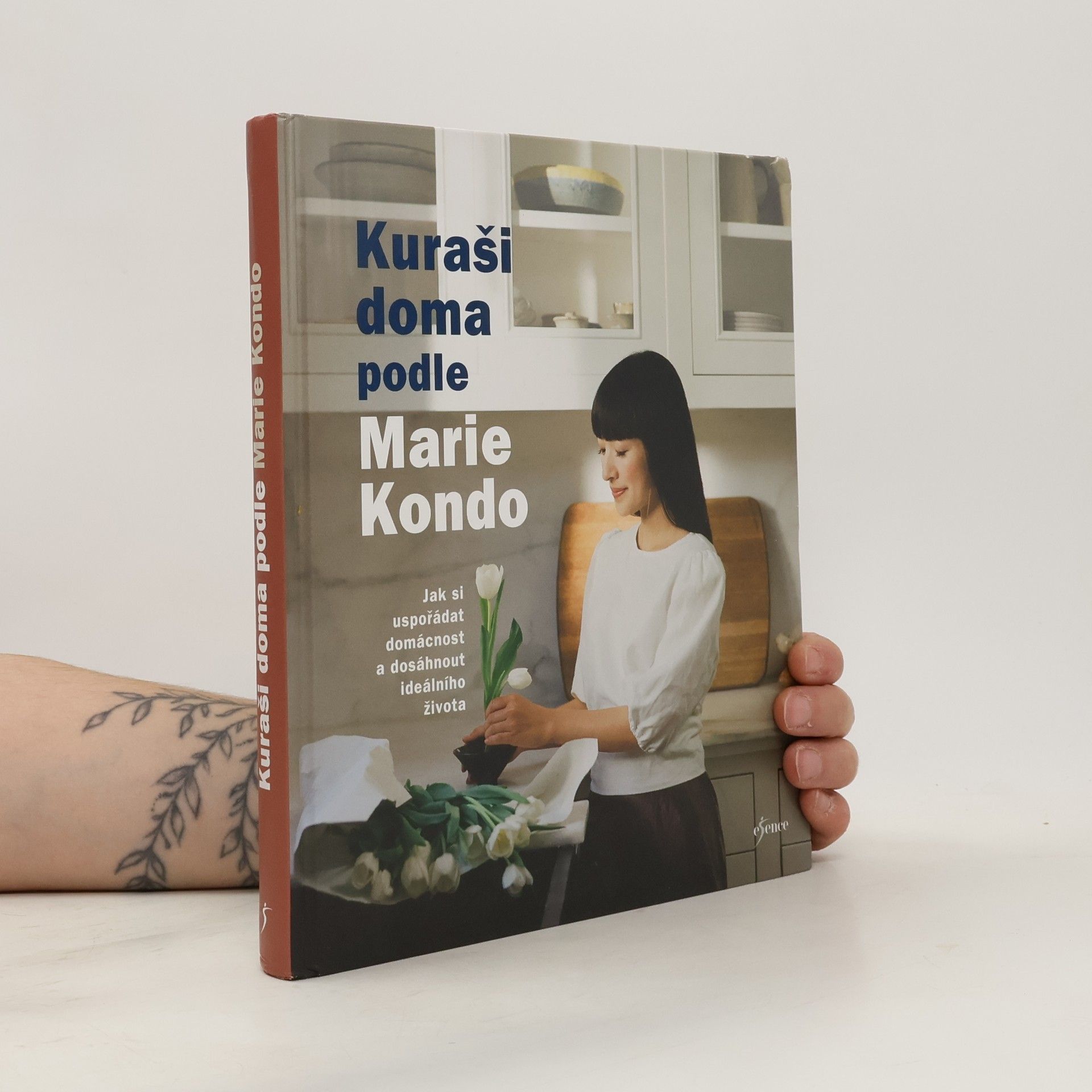 Marie Kondō Kuraši doma podle Marie Kondo : jak si uspořádat domácnost a dosáhnout ideálního života