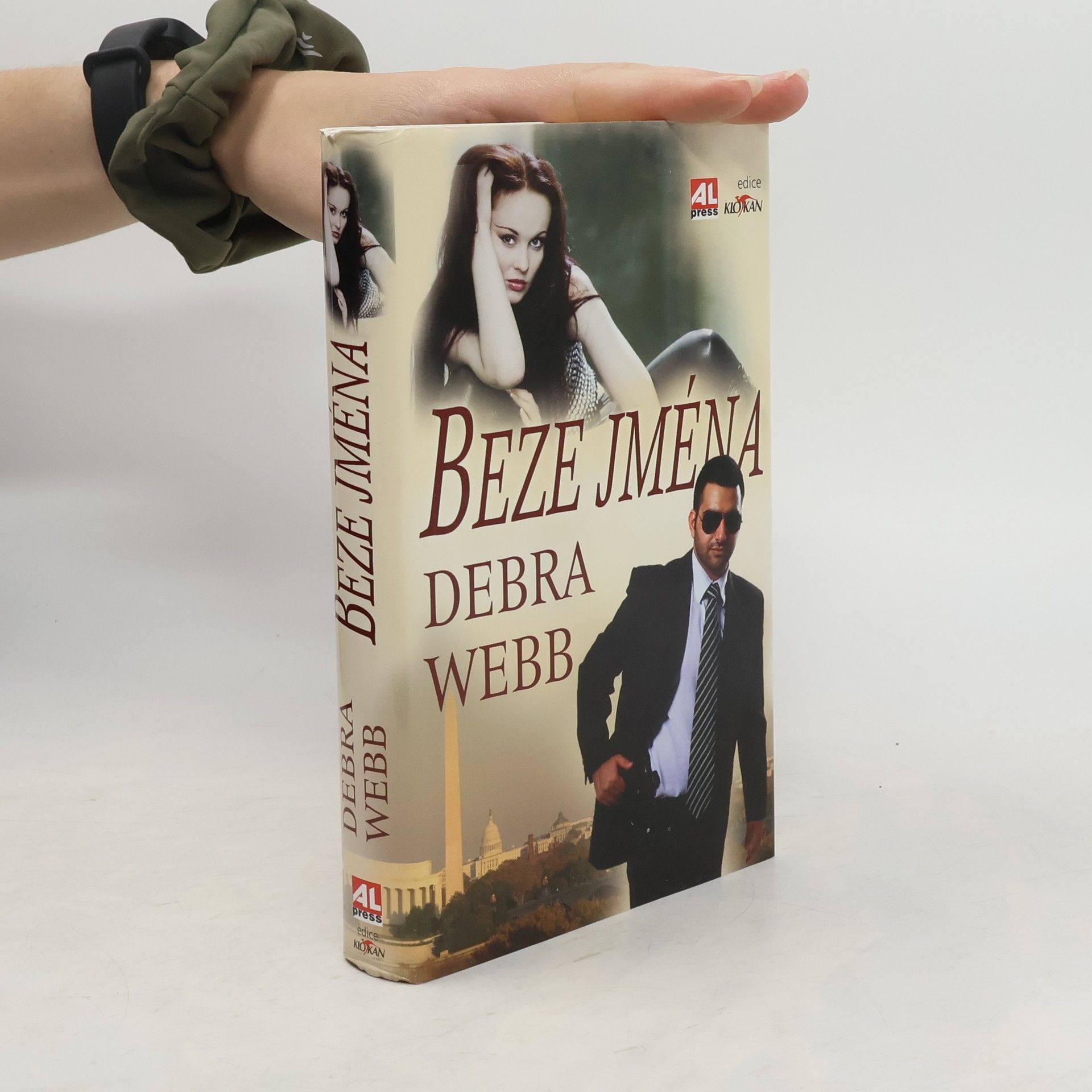 Debra Webb Beze jména