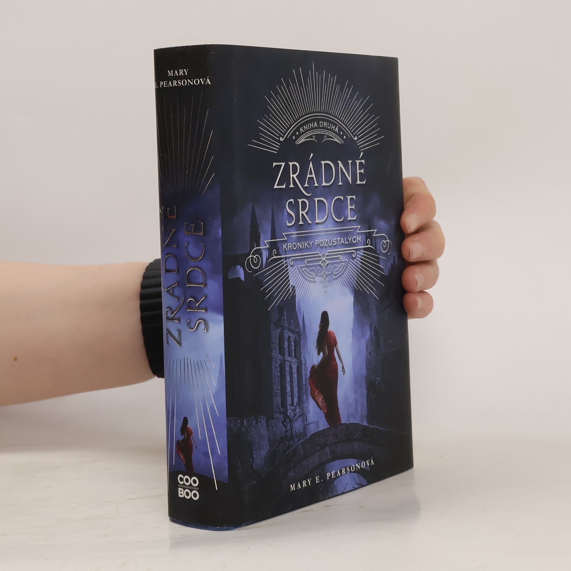 Mary E. Pearson Zrádné srdce. Kroniky pozůstalých. Kniha druhá
