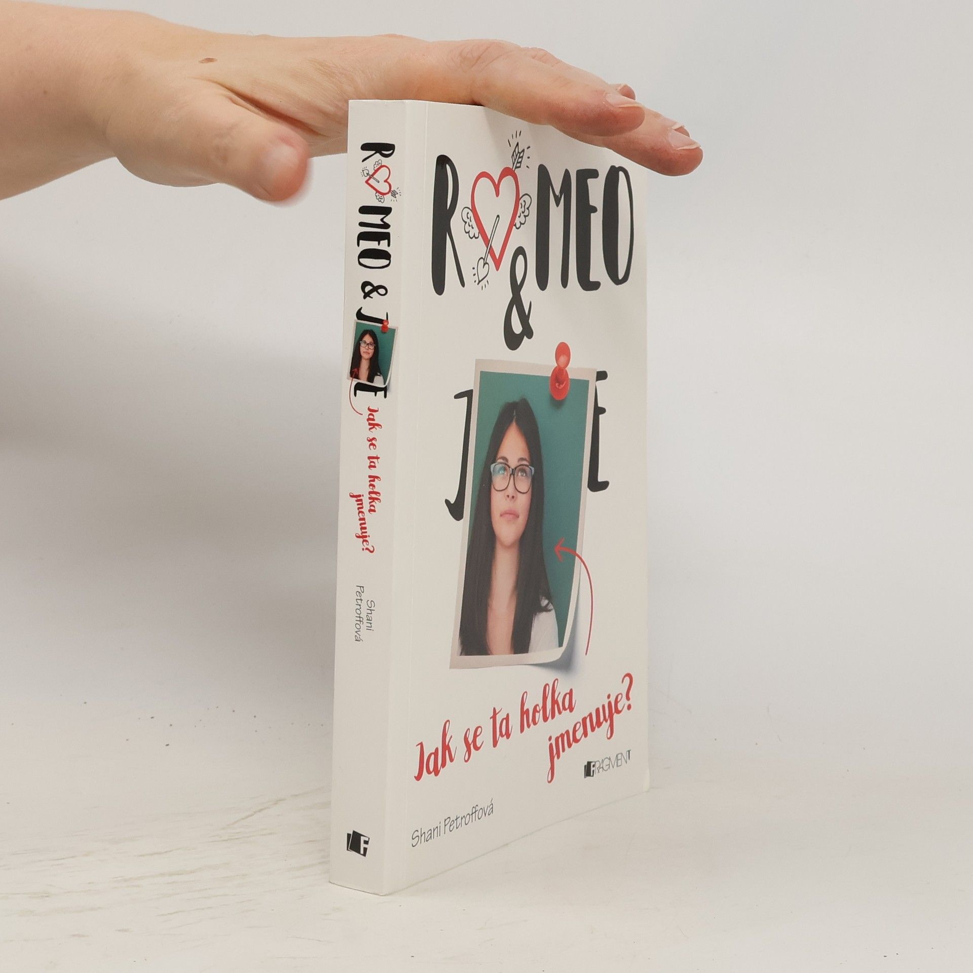 Shani Petroff Romeo & ... Jak se ta holka jmenuje?