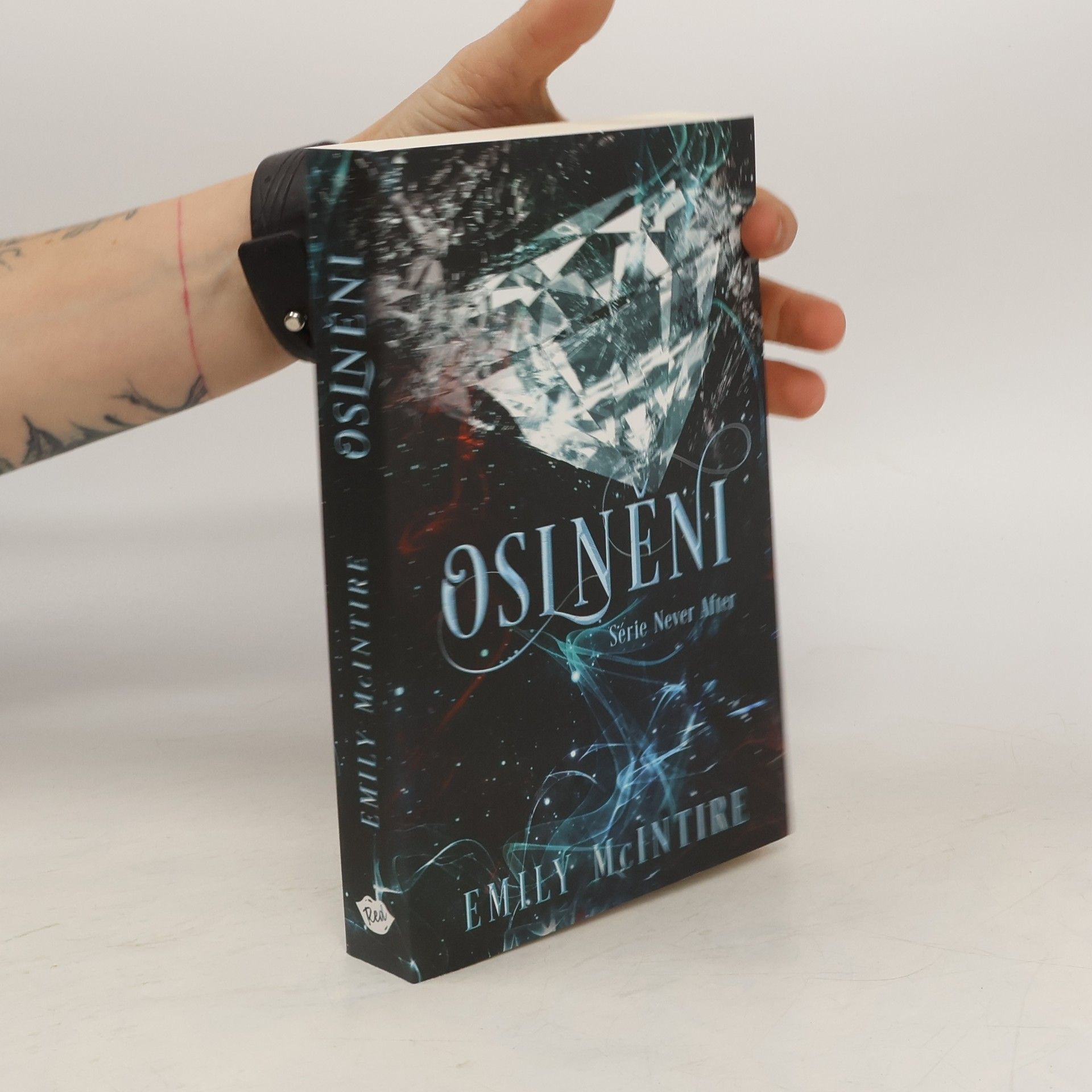 Emily McIntire Oslněni