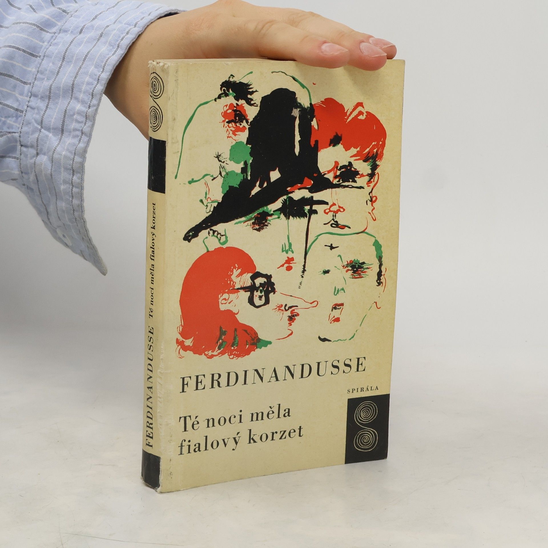 Ferdinandusse Rinus Té noci měla fialový korzet