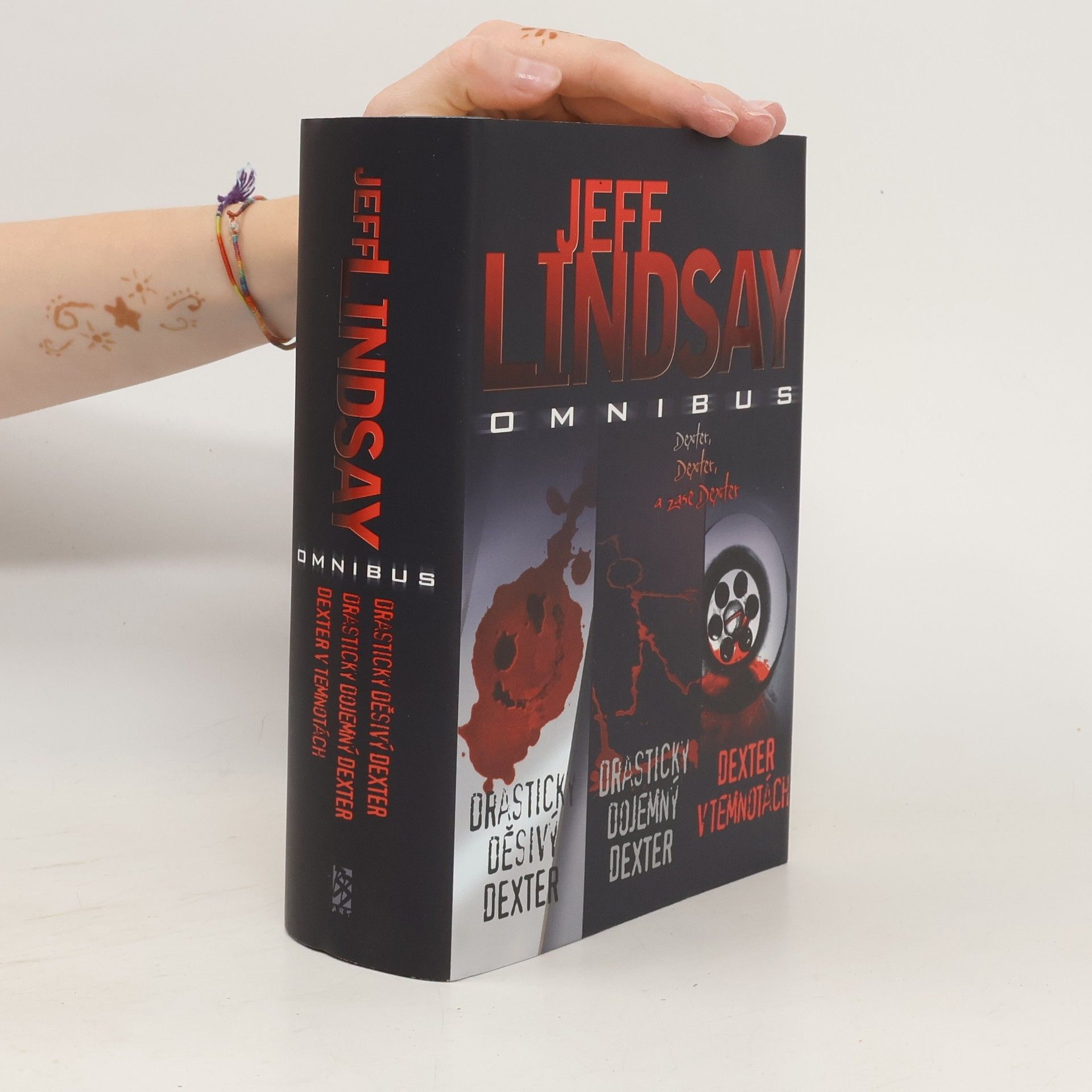 Jeff Lindsay Jeff Lindsay omnibus. V hlavní roli Dexter Morgan