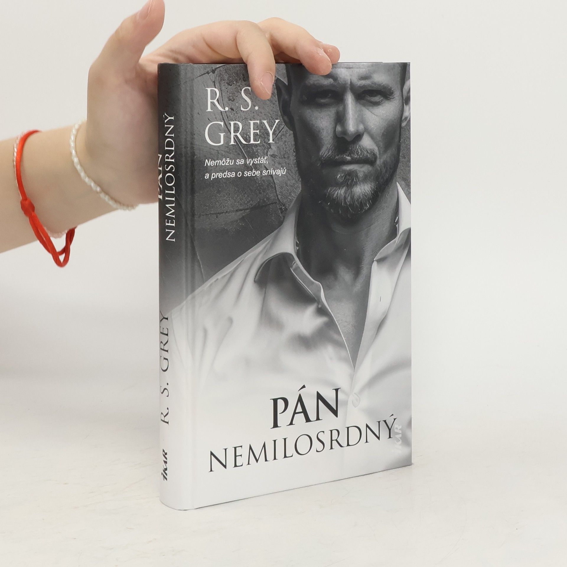 R. S. Grey Pán Nemilosrdný