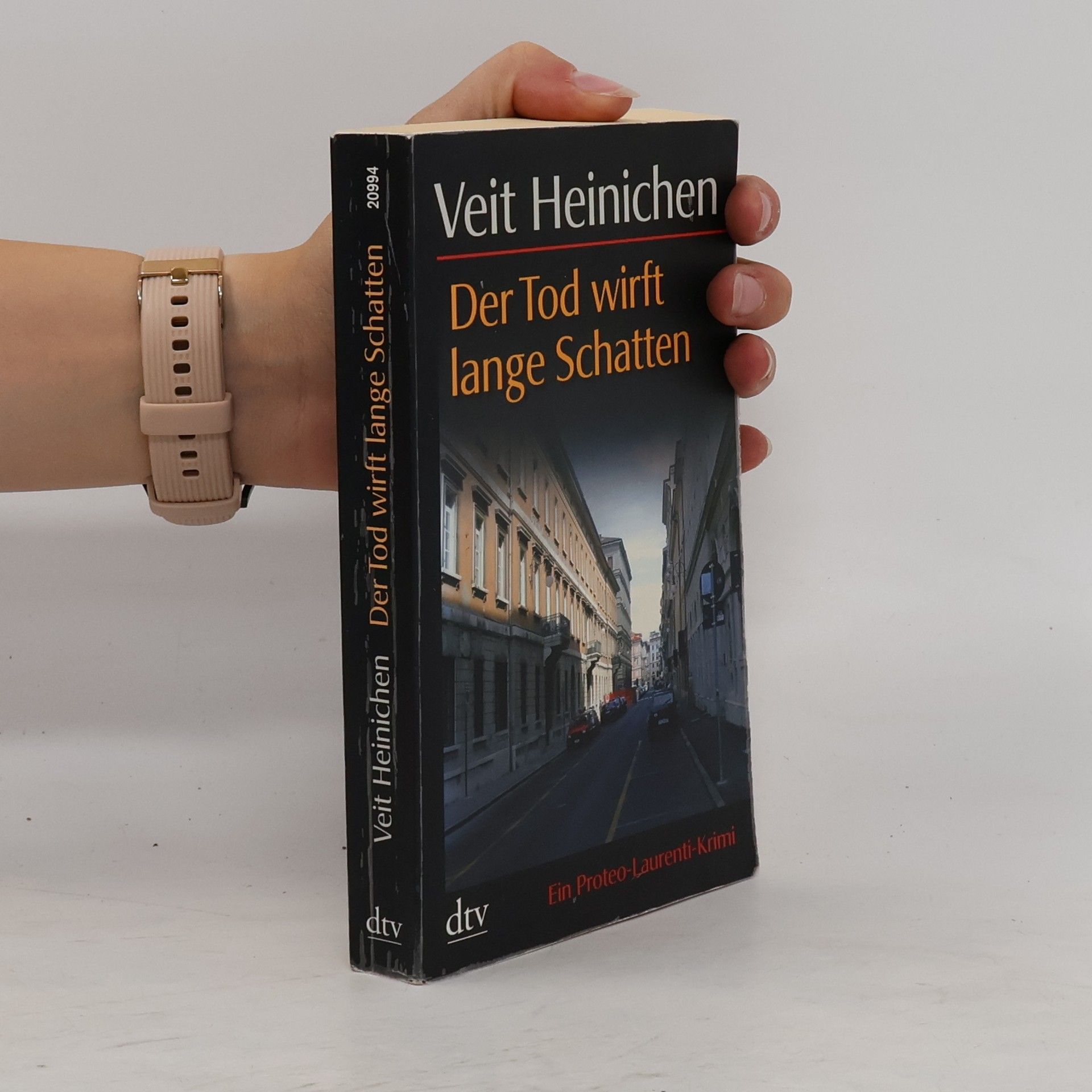 Veit Heinichen Der Tod wirft lange Schatten