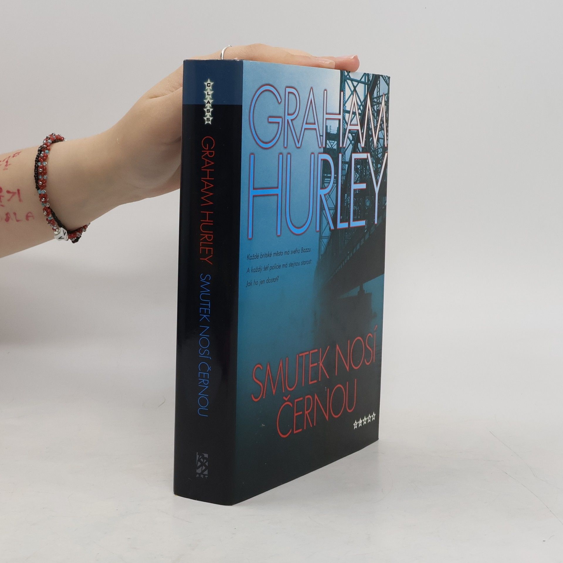 Graham Hurley Smutek nosí černou