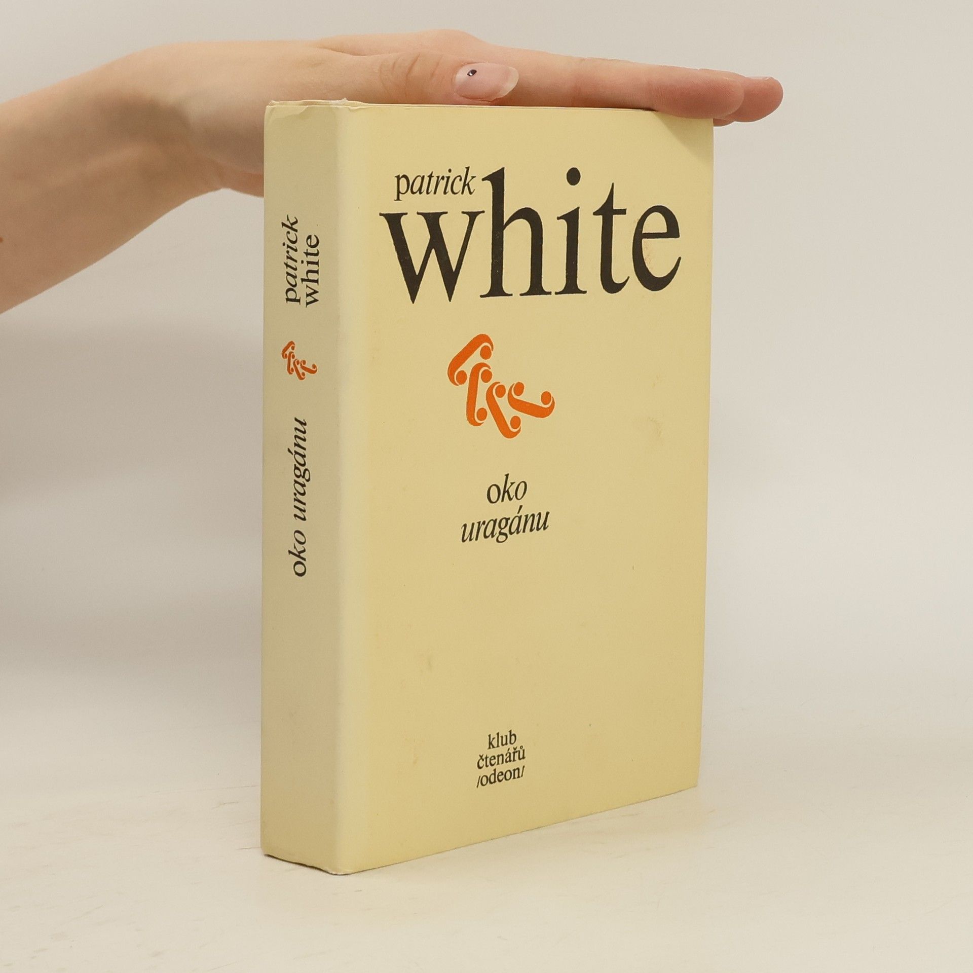 Patrick White Oko uragánu