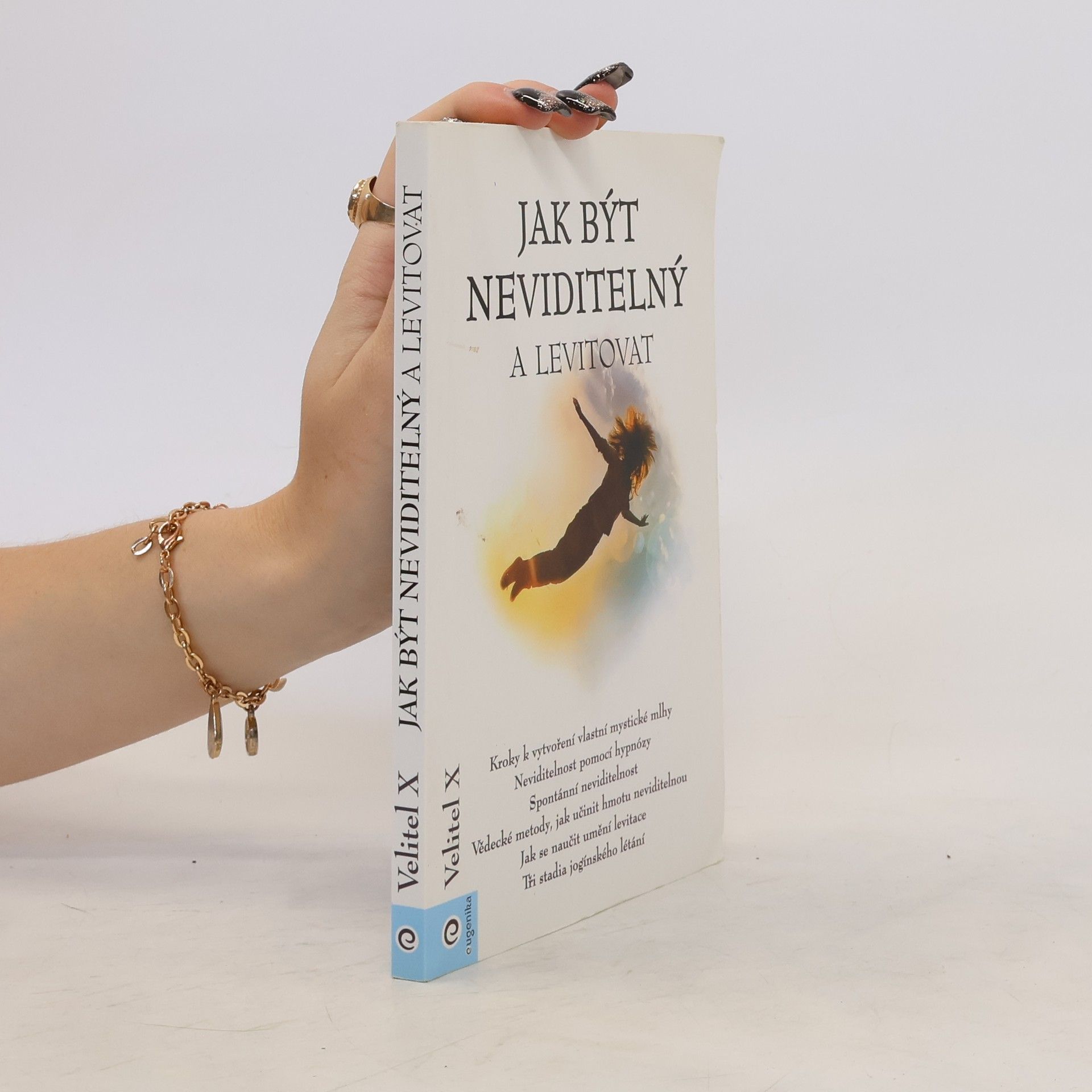 X. Velitel Jak být neviditelný a levitovat