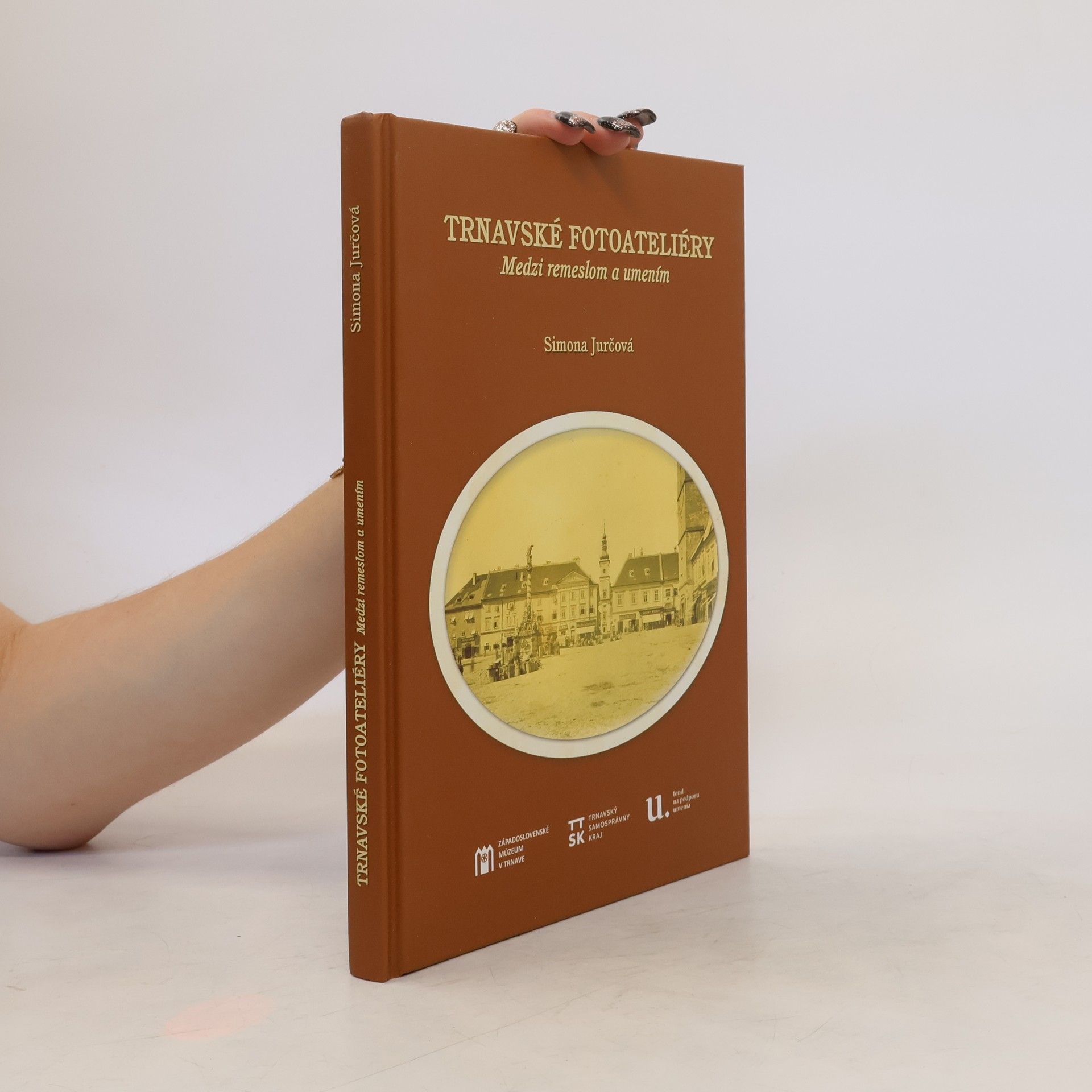 Simonne Jurčová Trnavské fotoateliéry : medzi remeslom a umením