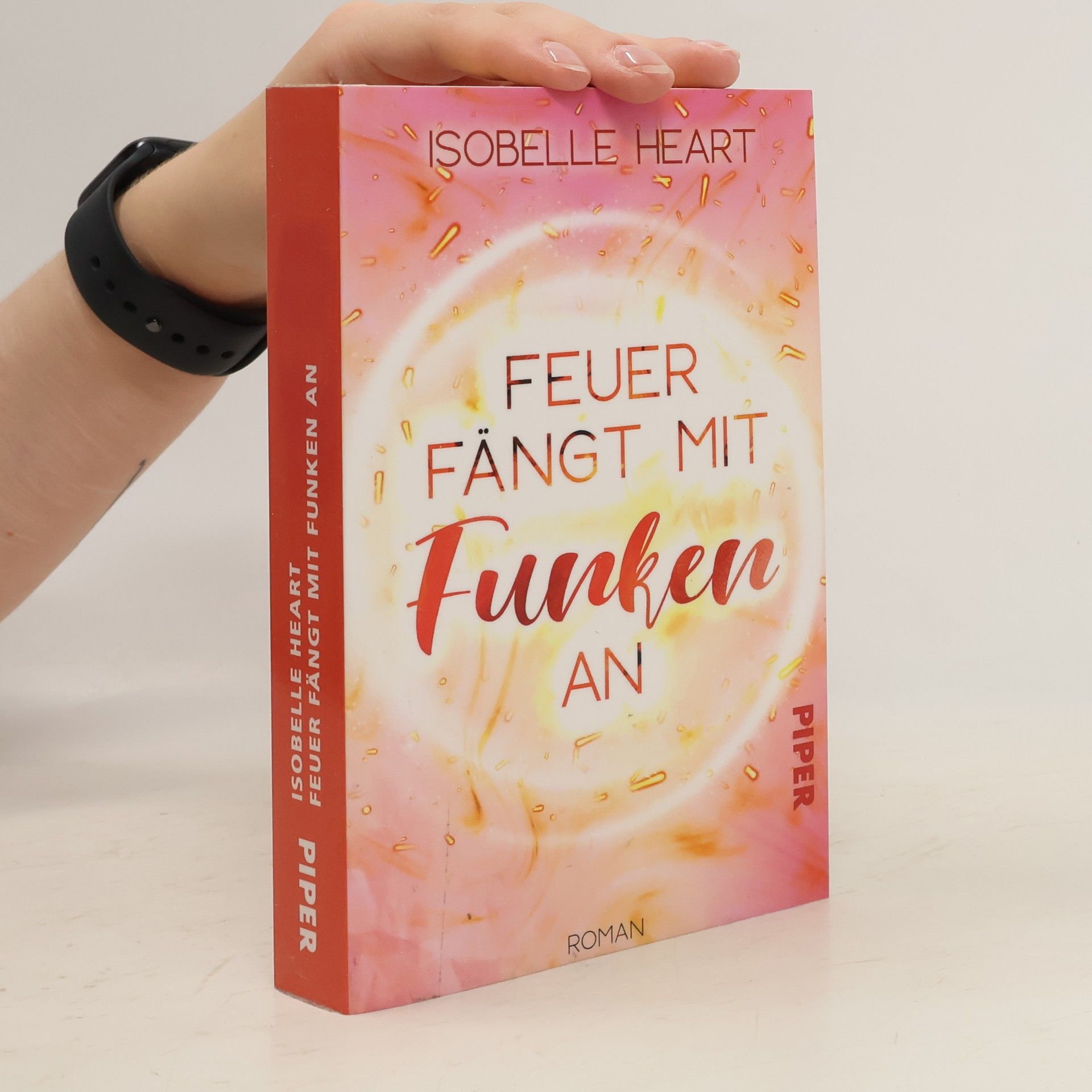 Isobelle Heart Feuer fängt mit Funken an