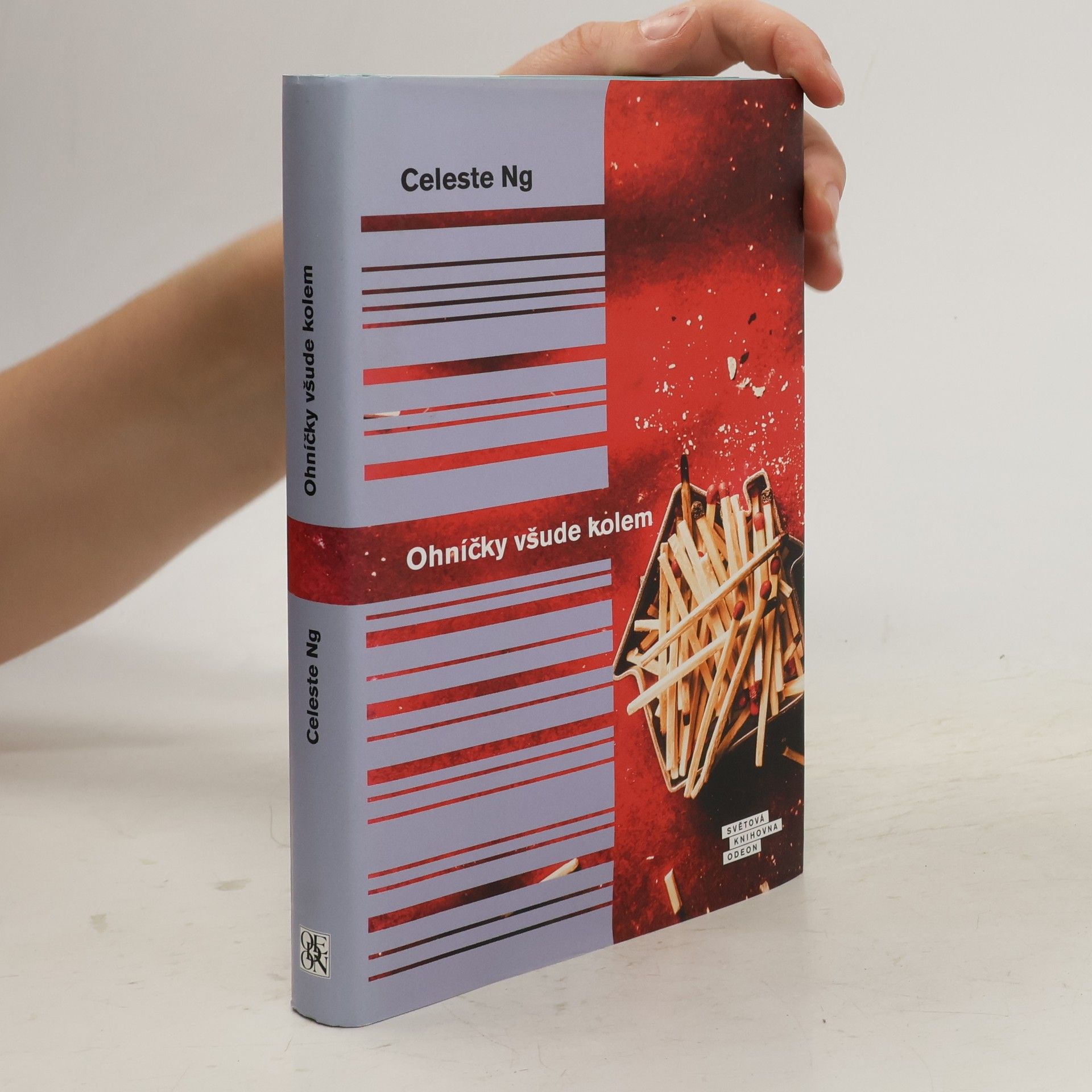 Celeste Ng Ohníčky všude kolem