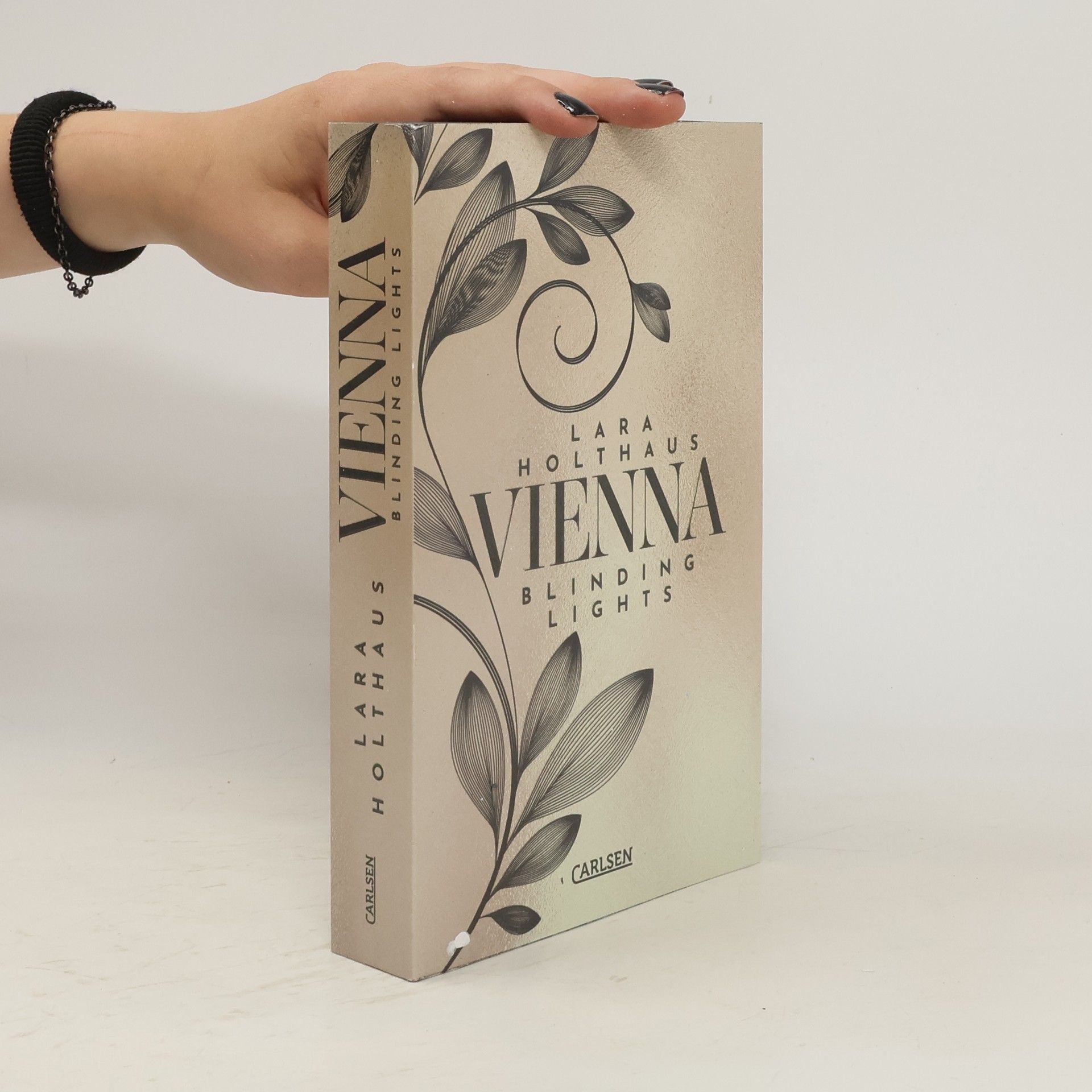Lara Holthaus Vienna. Blinding Lights