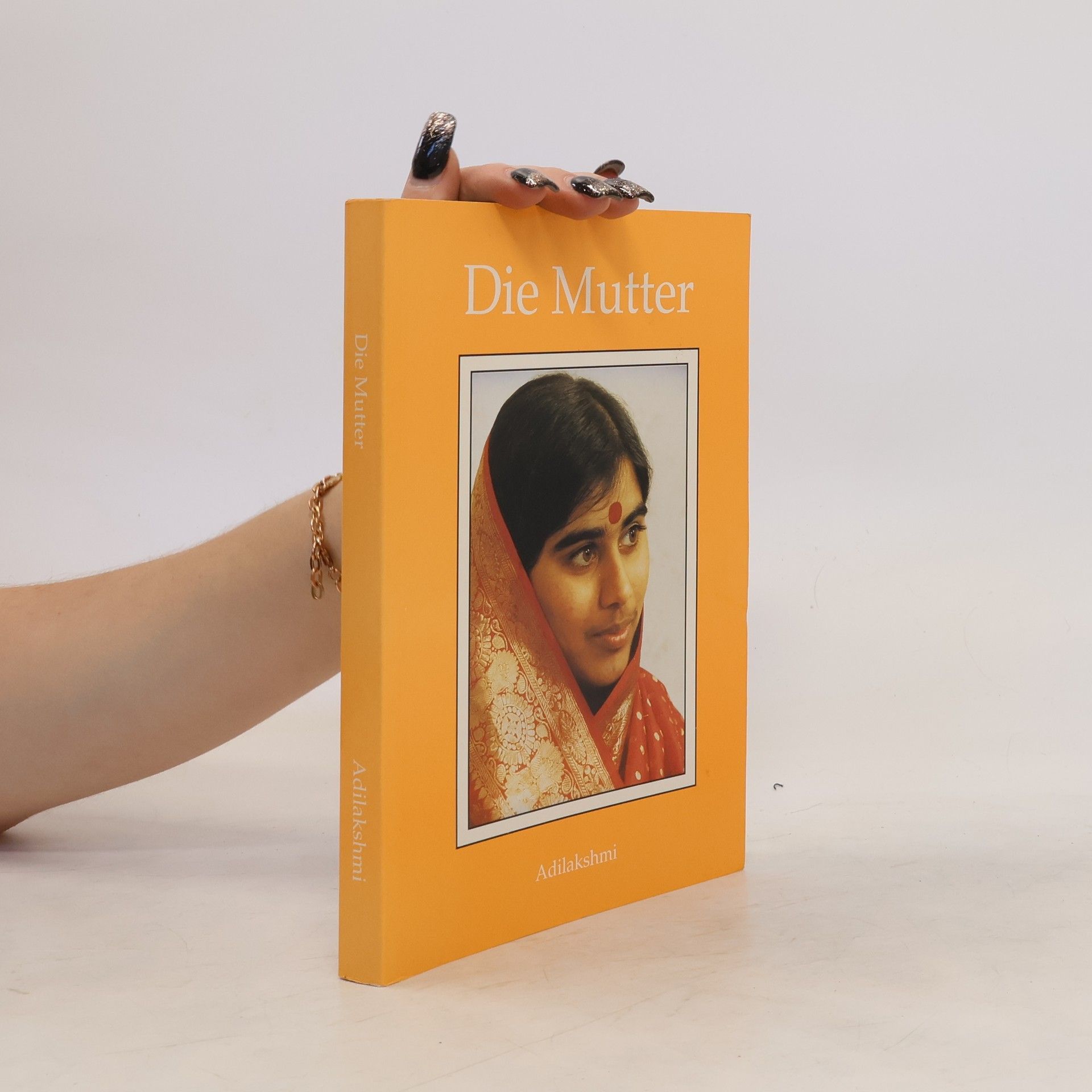 Adilakshmi Olati Die Mutter