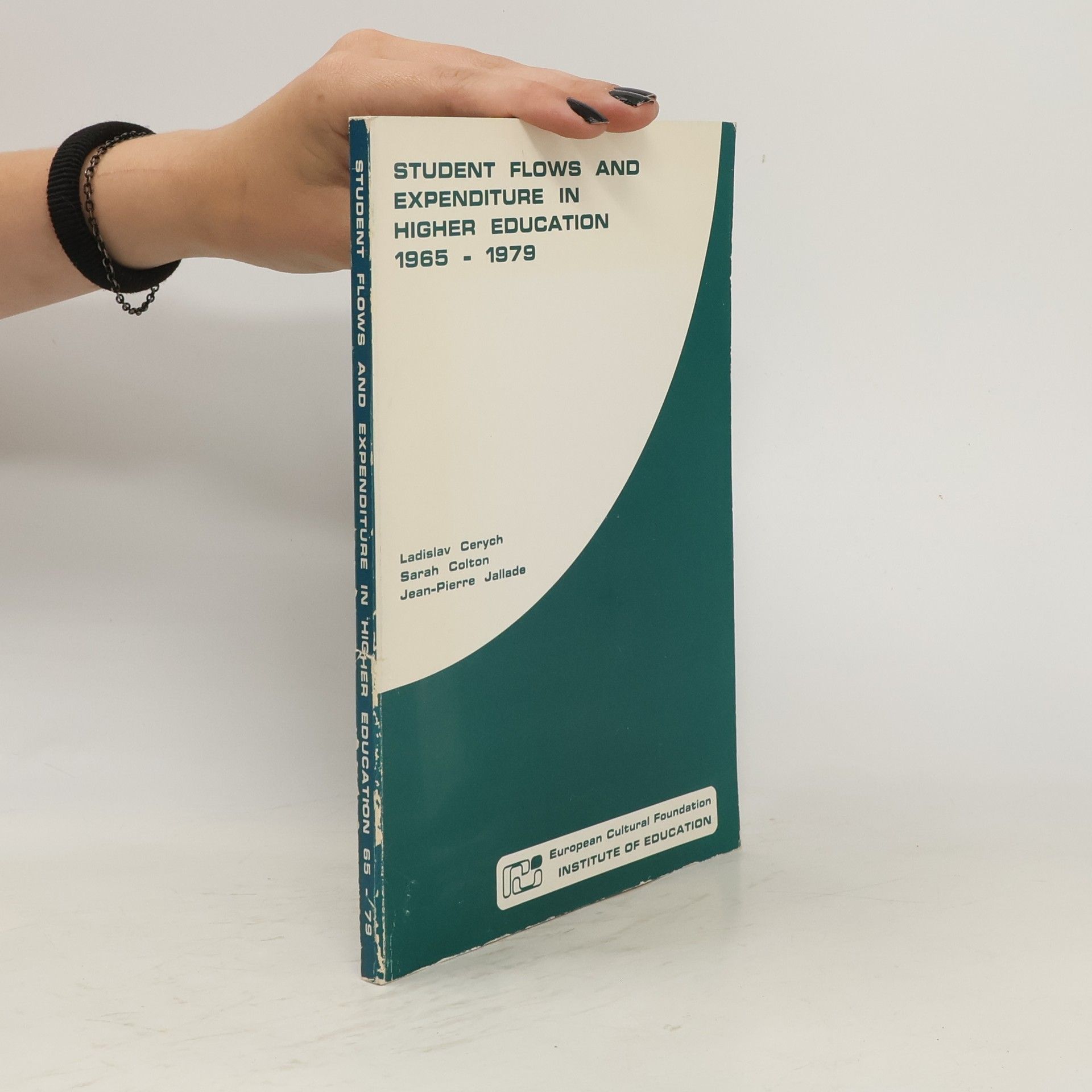 Collective Student Flows and Expenditure in Higher Education 1965 - 1979
