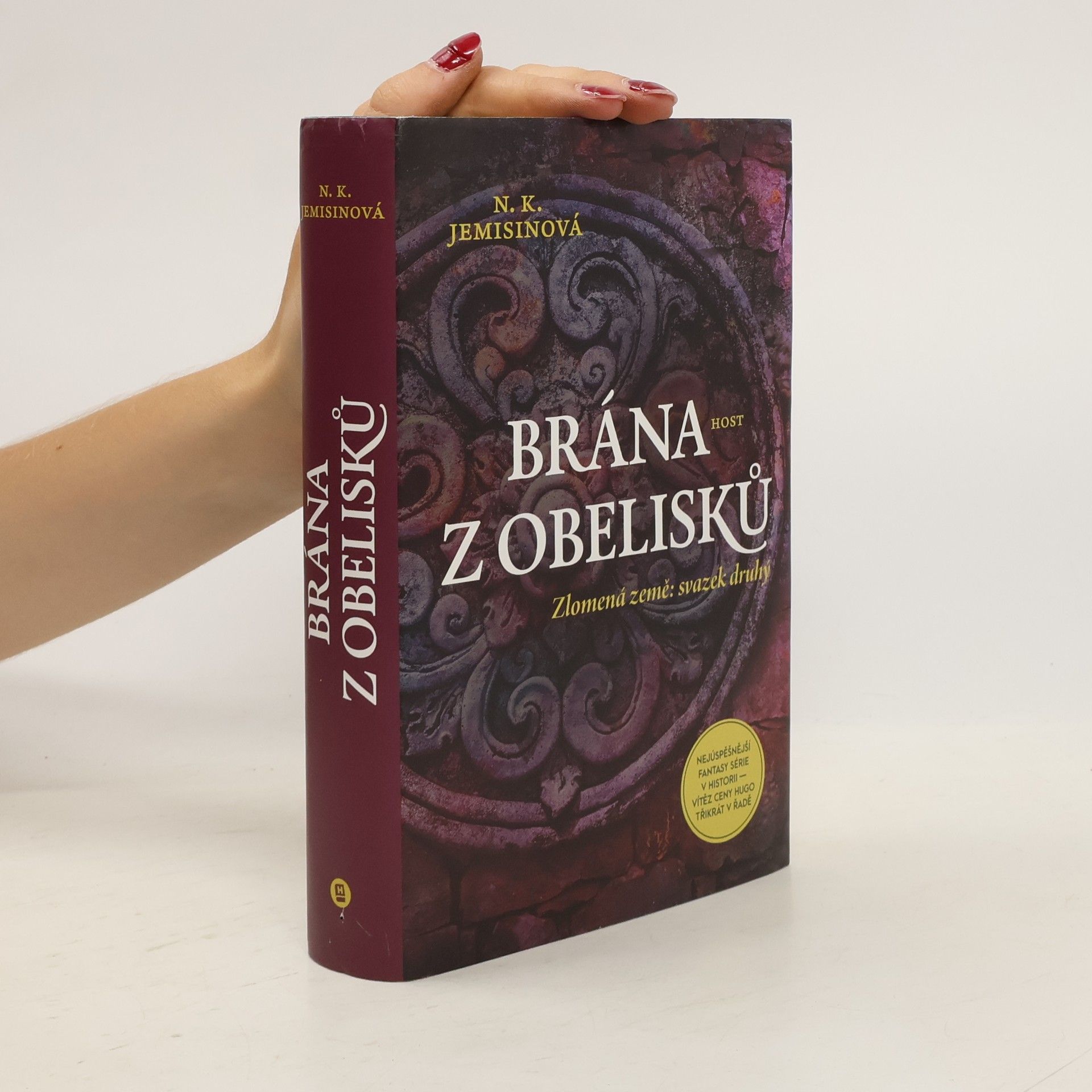 N. K. Jemisin Zlomená země. Svazek druhý, Brána z obelisků