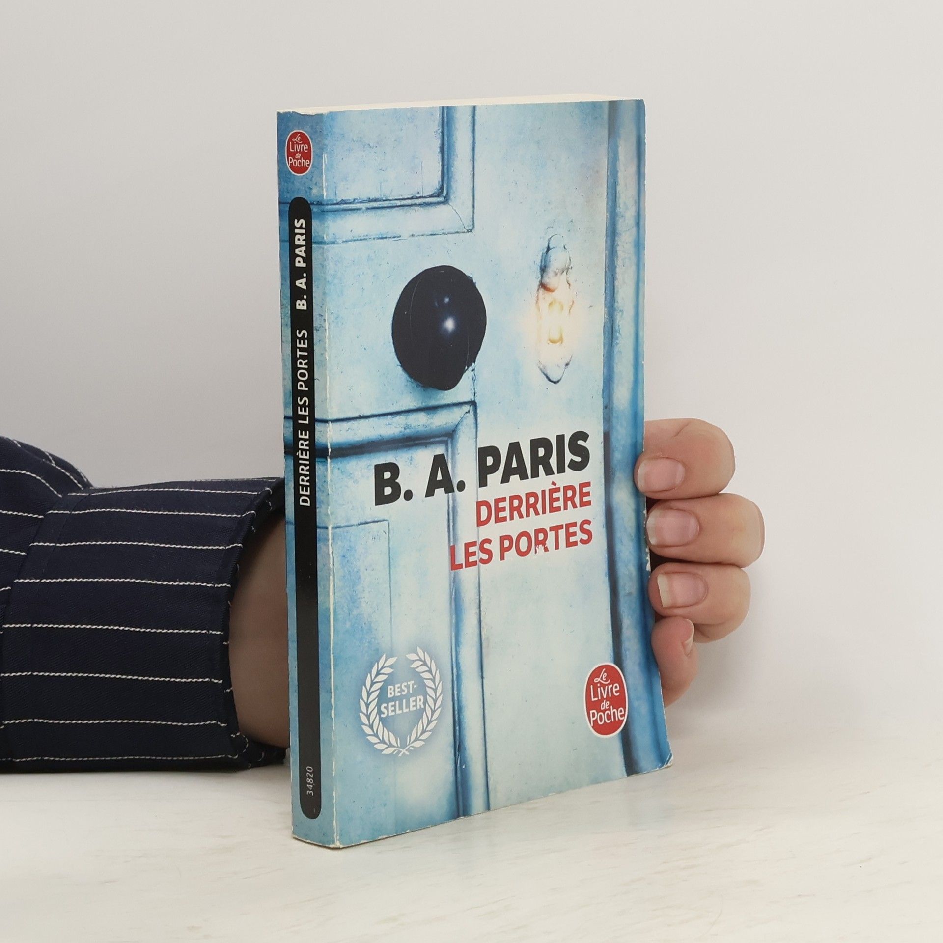 B. A. Paris Derrière les portes