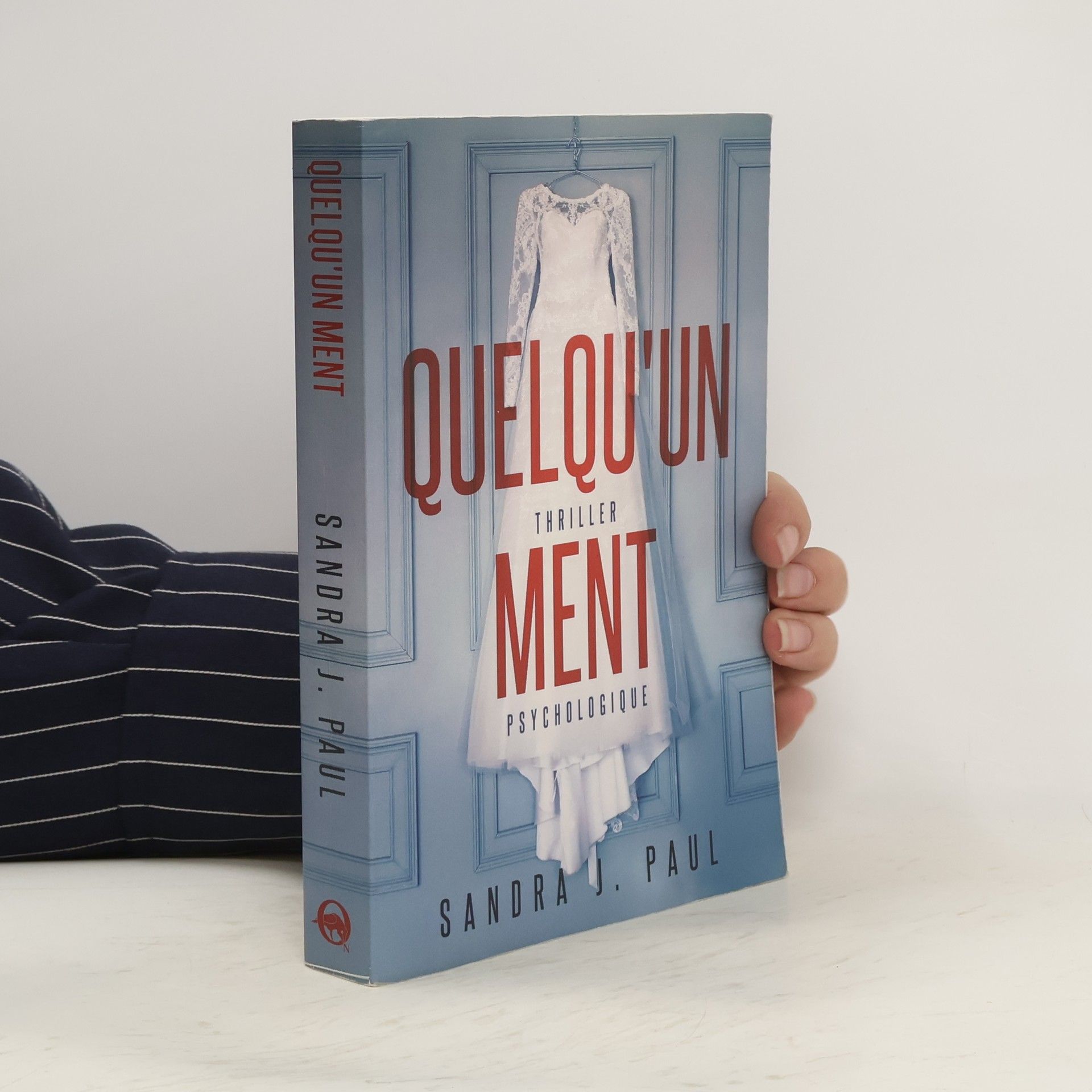 Sandra J. Paul Quelqu'un ment