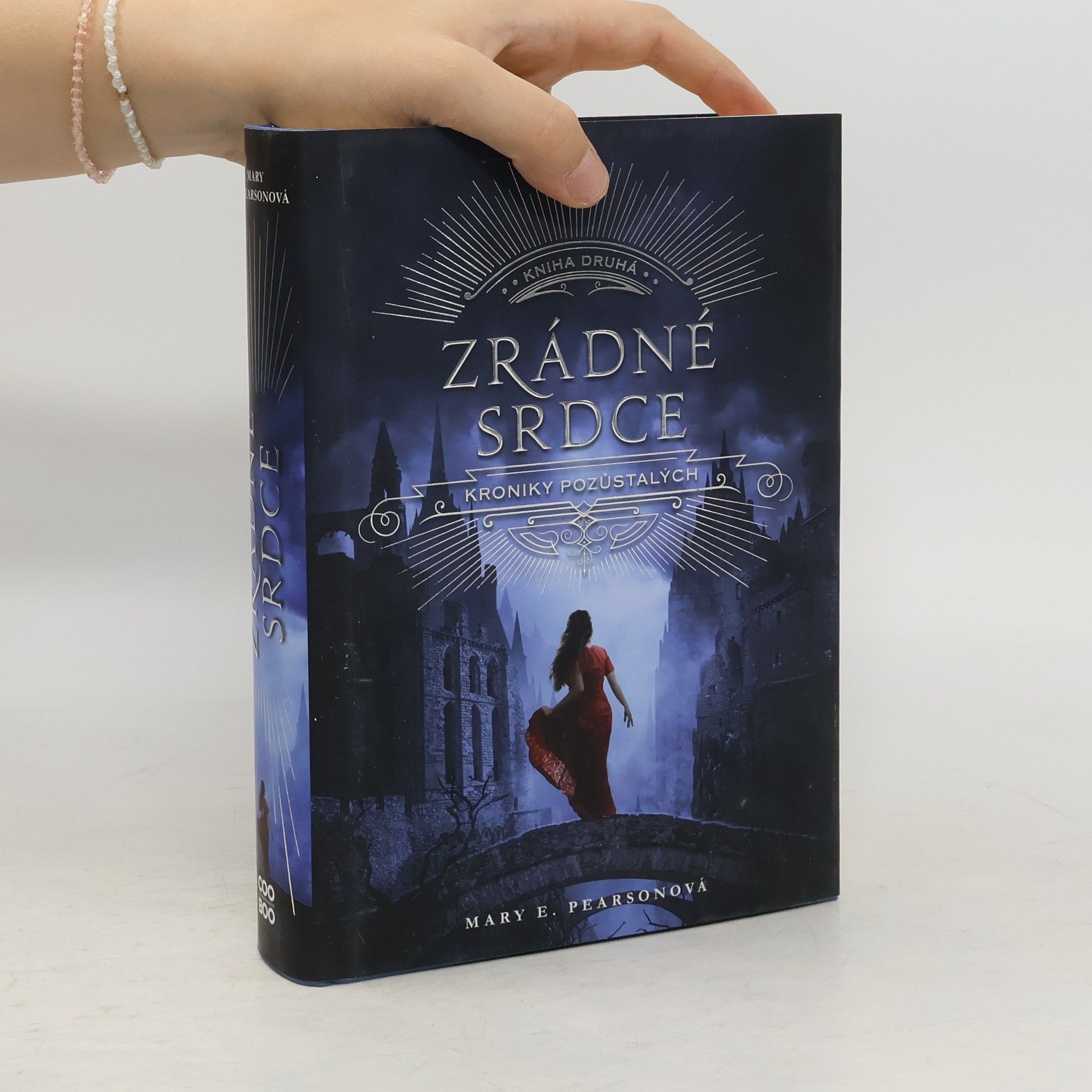 Mary E. Pearson Zrádné srdce. Kroniky pozůstalých. Kniha druhá