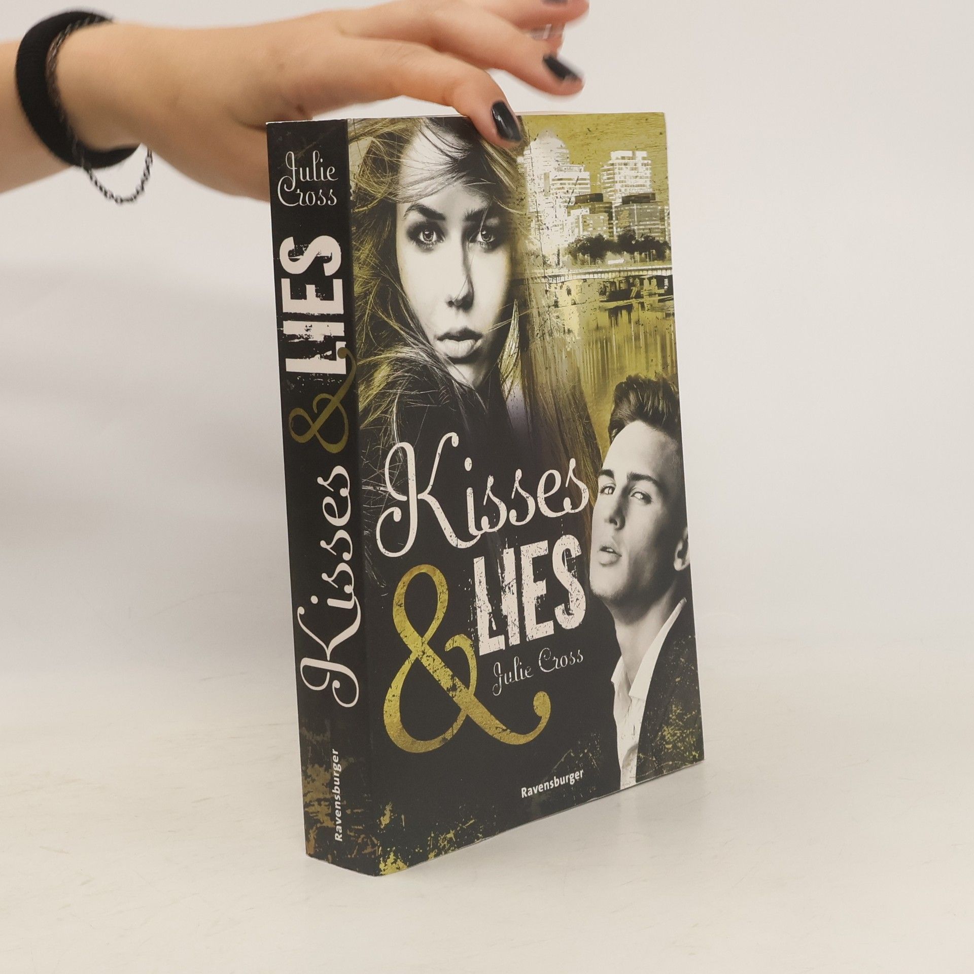 Juliet Cross Kisses & lies