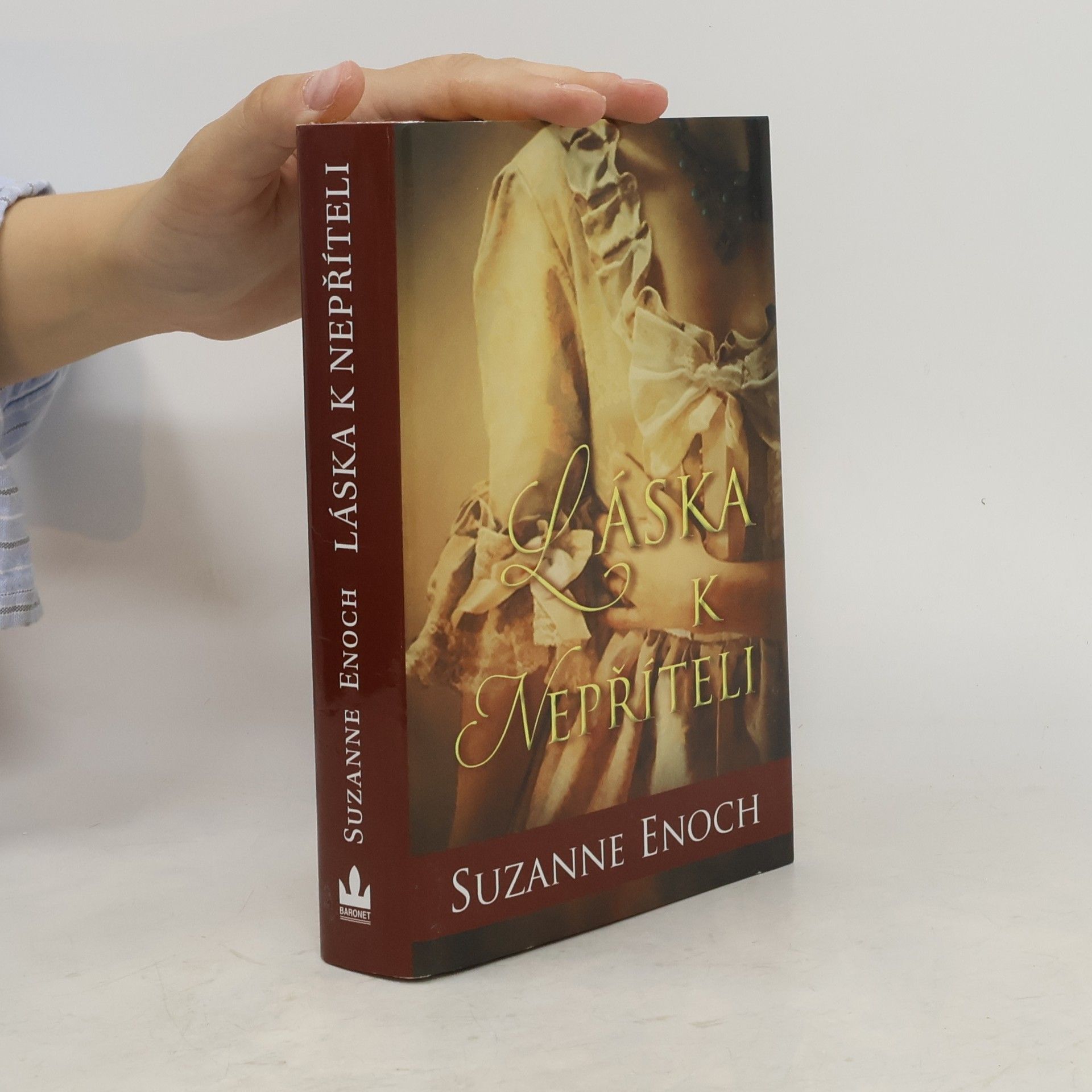 Suzanne Enoch Láska k nepříteli