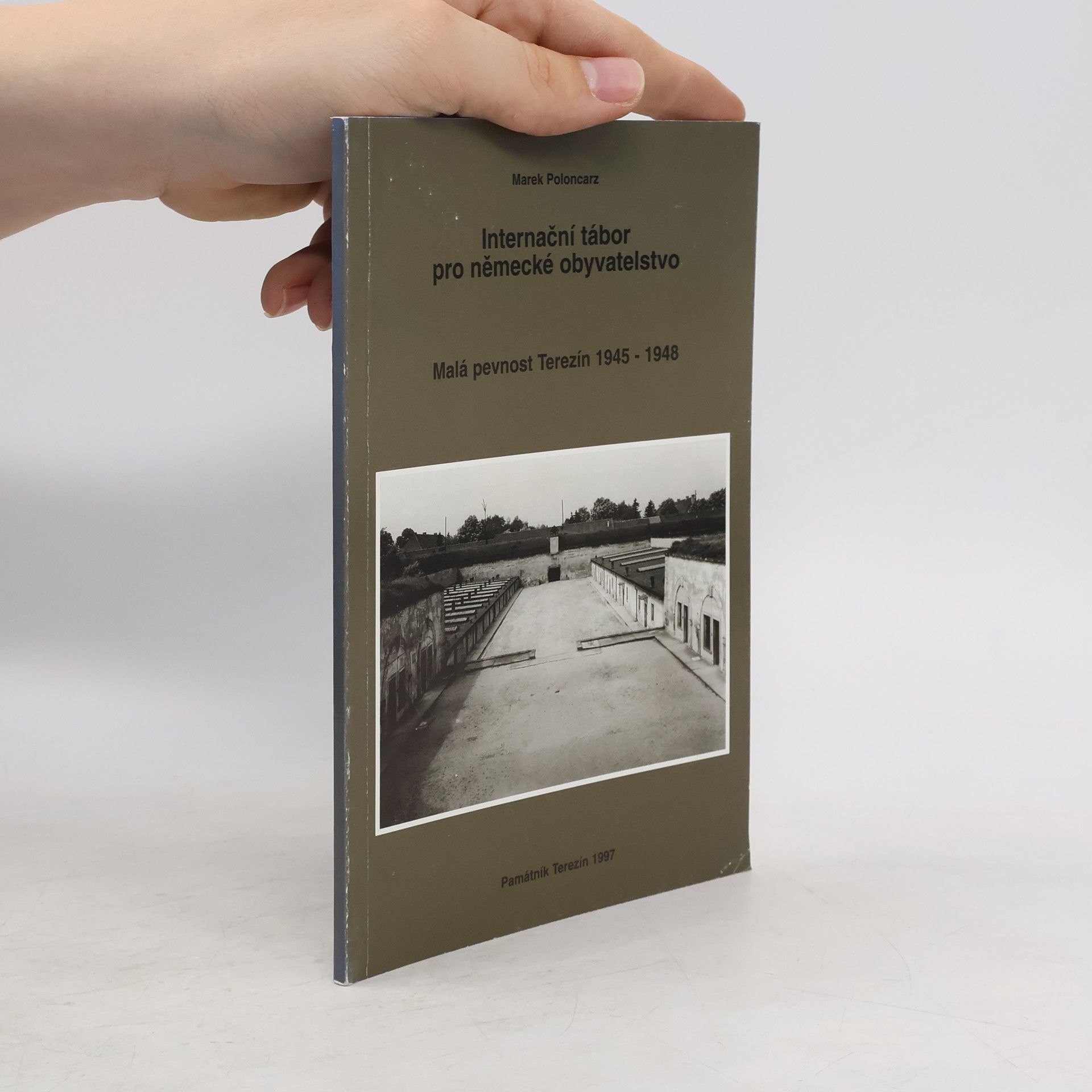 Marek Połoncarz Internační tábor pro německé obyvatelstvo: Malá pevnost Terezín 1945-1948