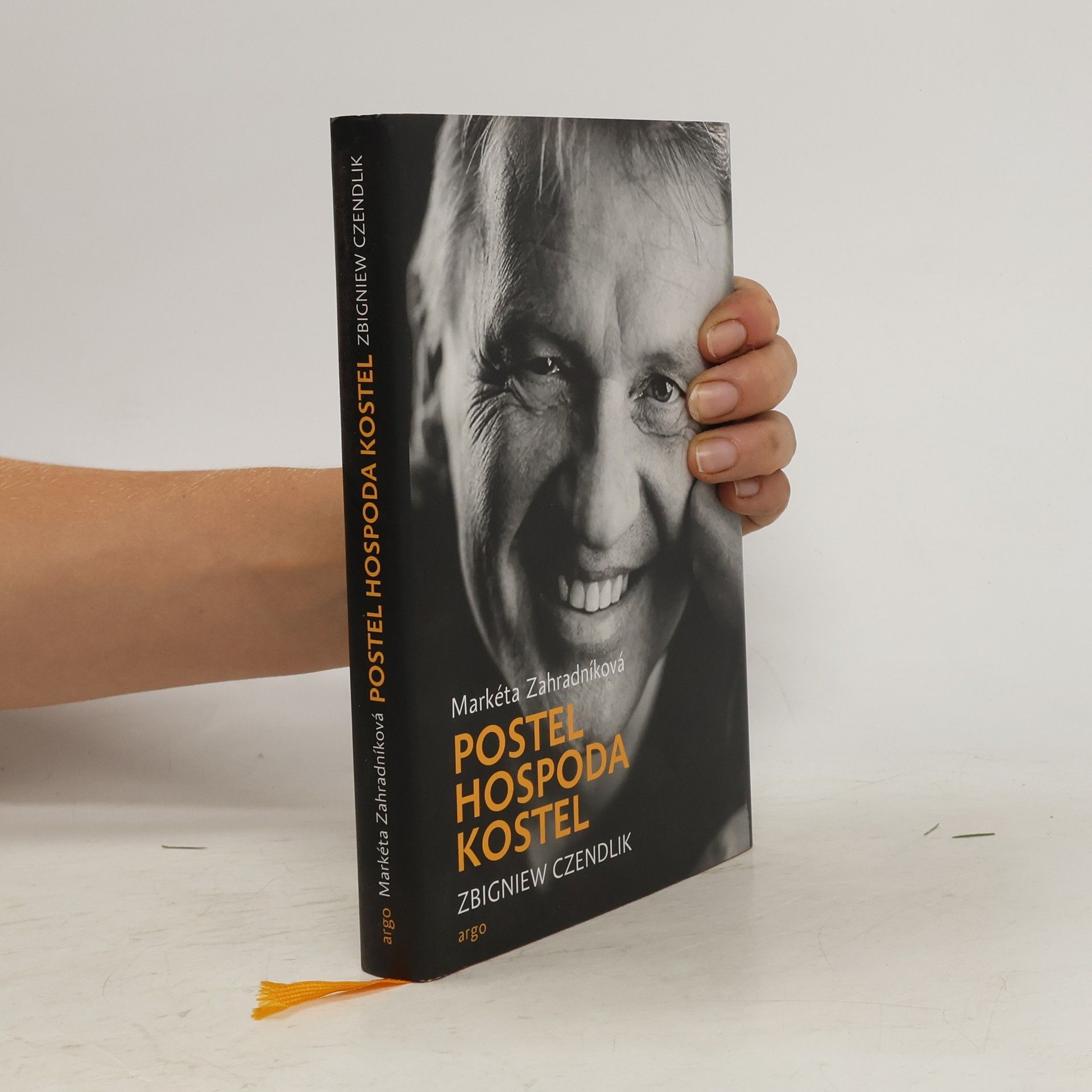 Zbigniew Czendlik Postel, hospoda, kostel