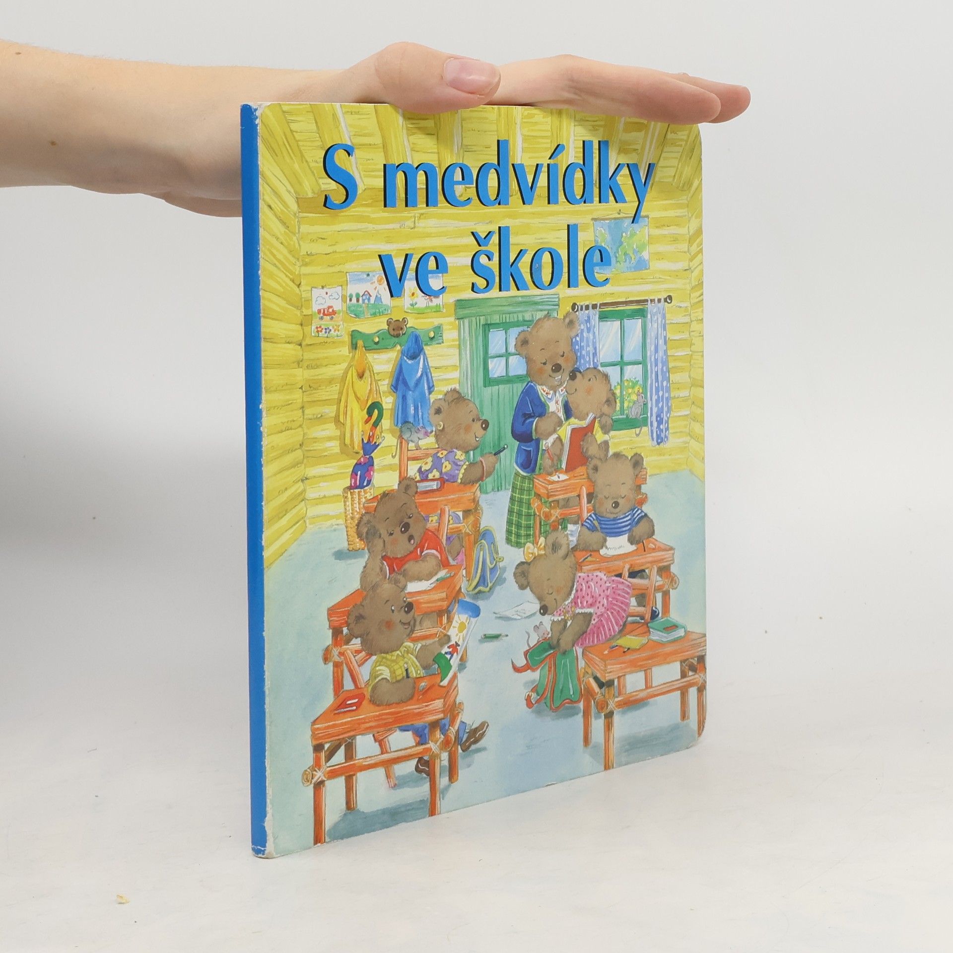 kolektiv S medvídky ve škole